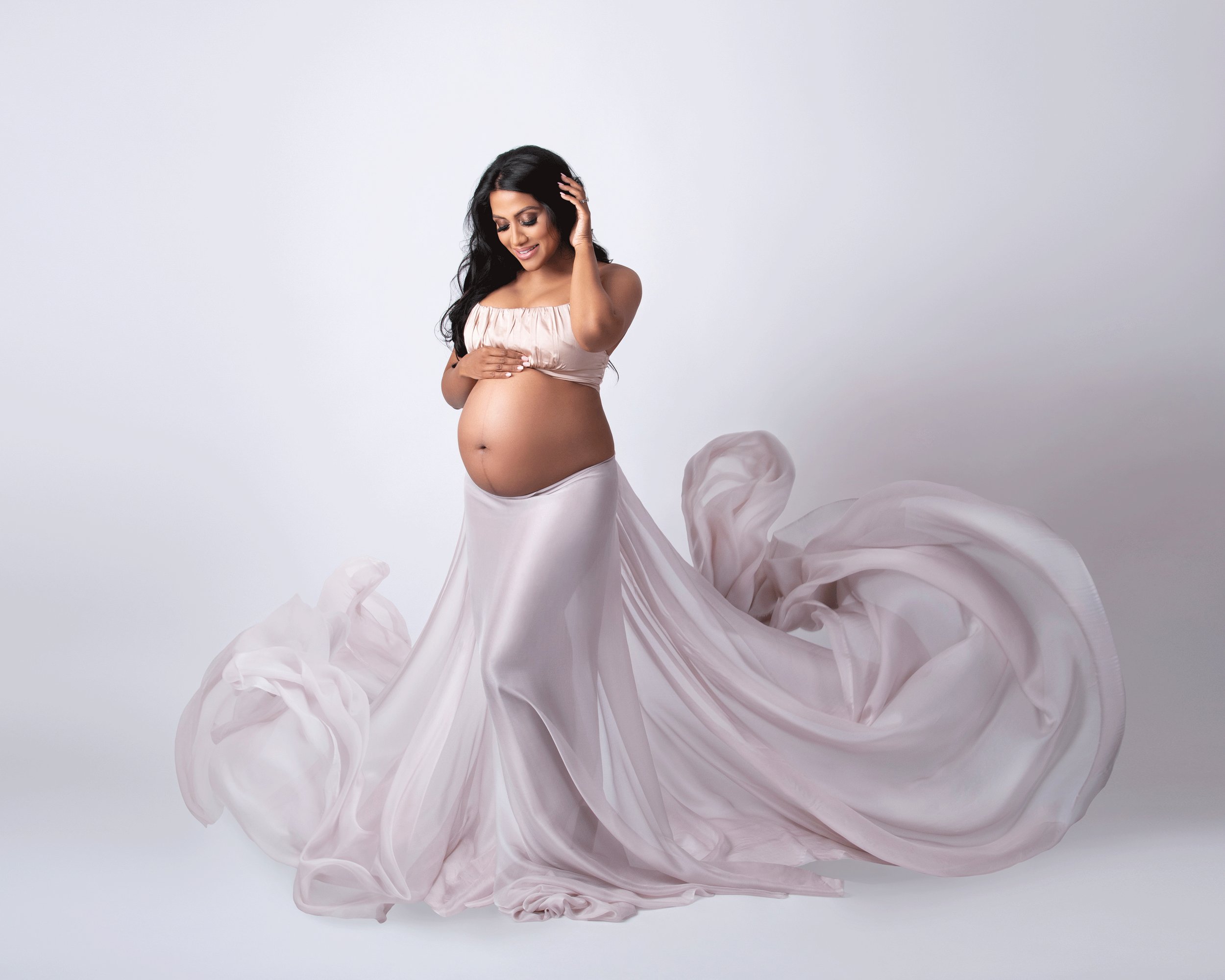 best-pregnancy-photography-studio-London.jpg