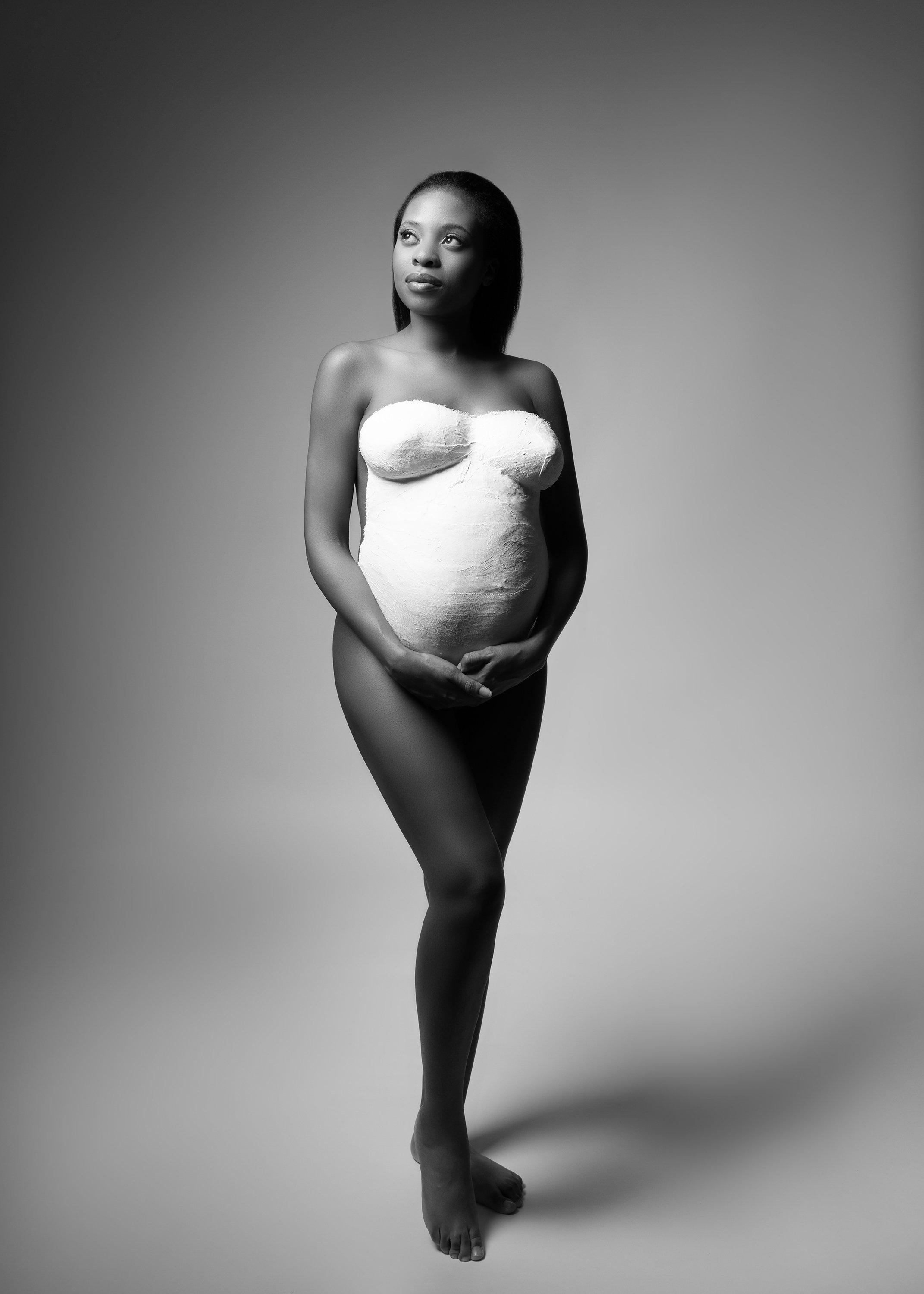 black-and-white-maternity-photoshoot-London.jpg