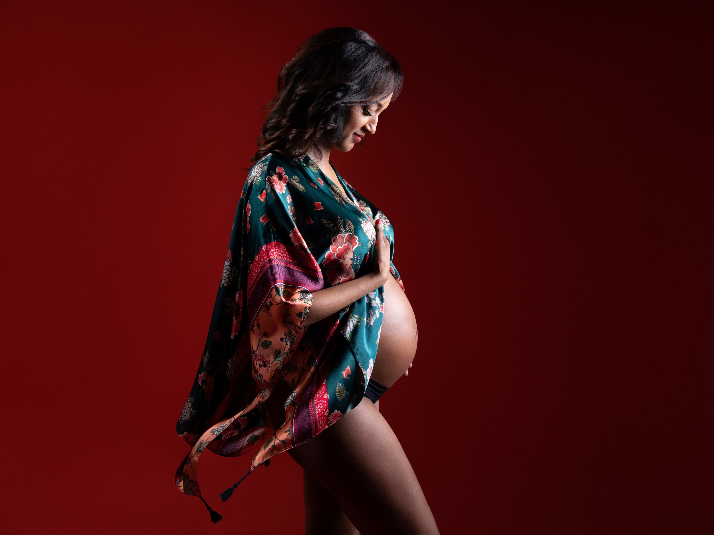 maternity-shoot-London-studio.jpg