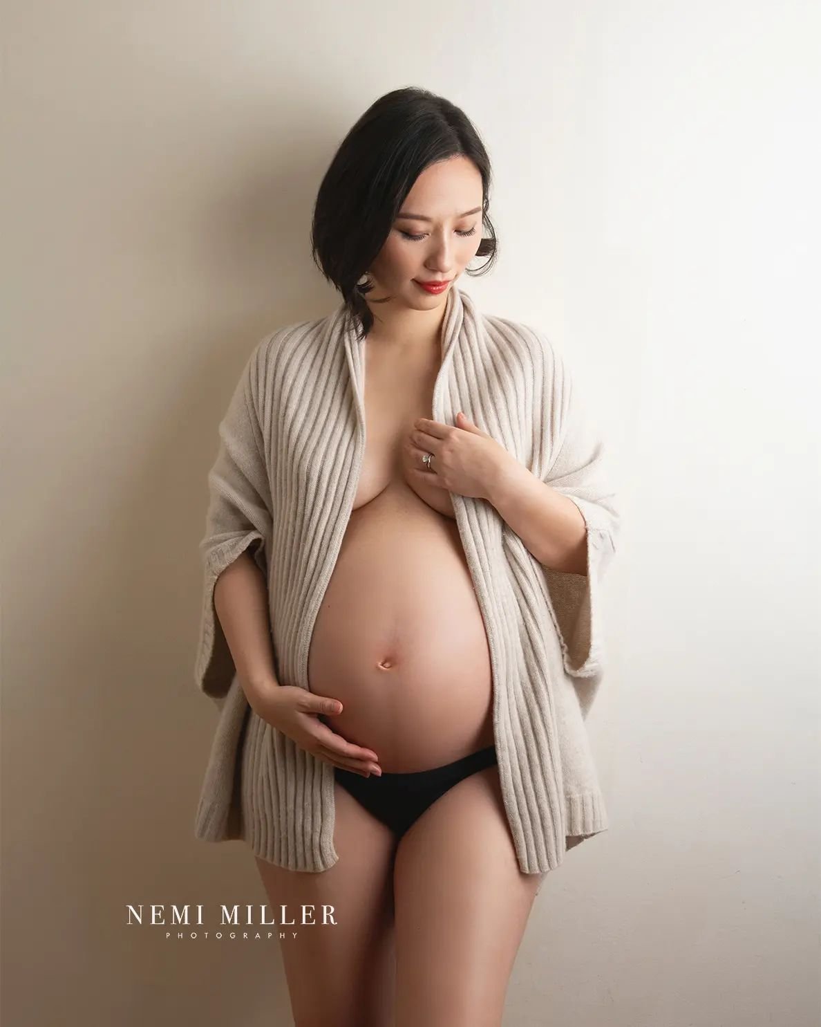 Beauty in simplicity. What will your maternity photoshoot look like? To book your session call me on 07740 866 964 or drop me an email nemimiller@gmail.com.  Each photoshoot is tailored to your vision and I capture a beautiful variety of images for t