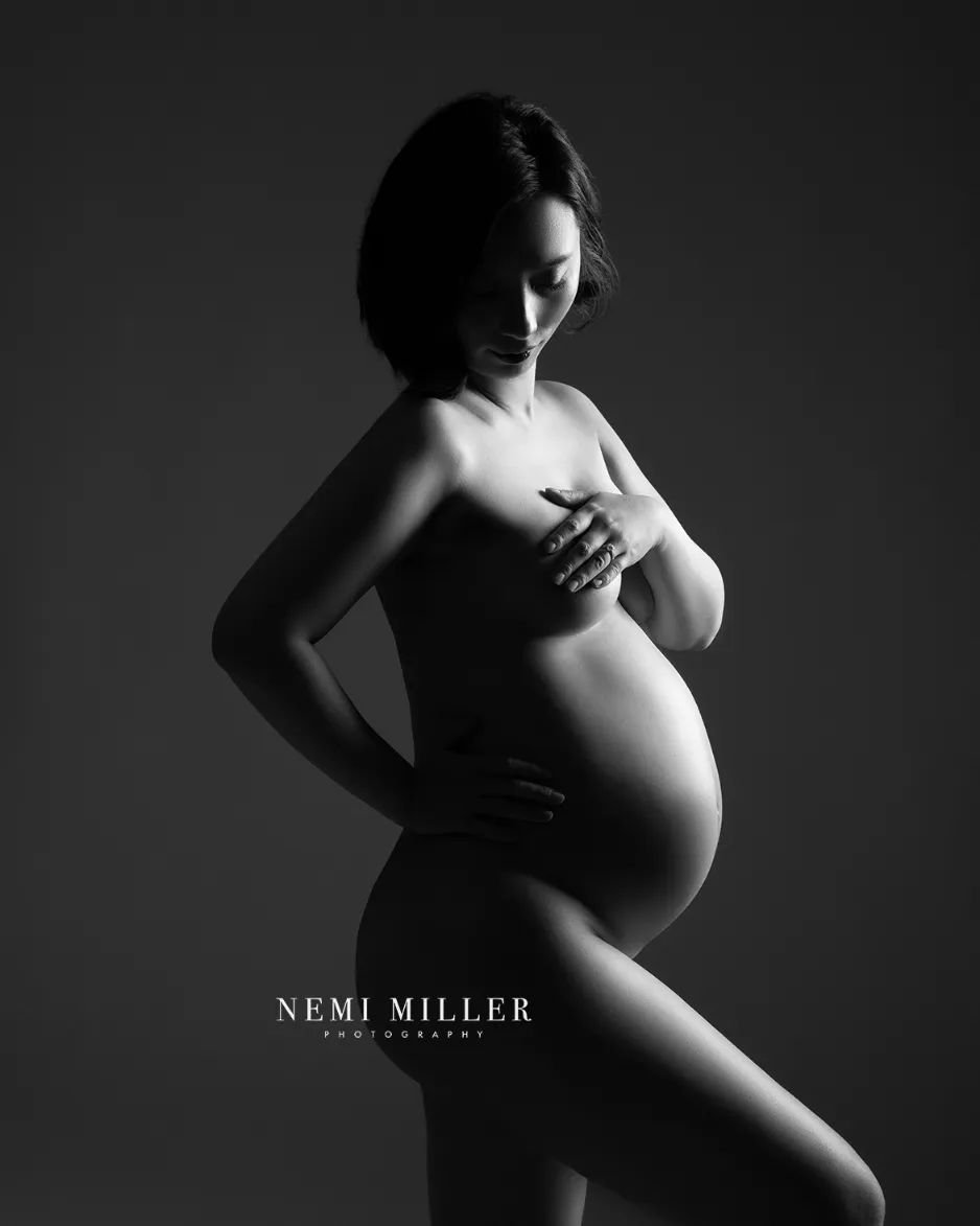 Maternity nudes are all about capturing the spirit of your changing body in an artistic fashion. I just love to use creative lighting techniques to bring these portraits to life and to make sure your curves look absolutely stunning. I have different 