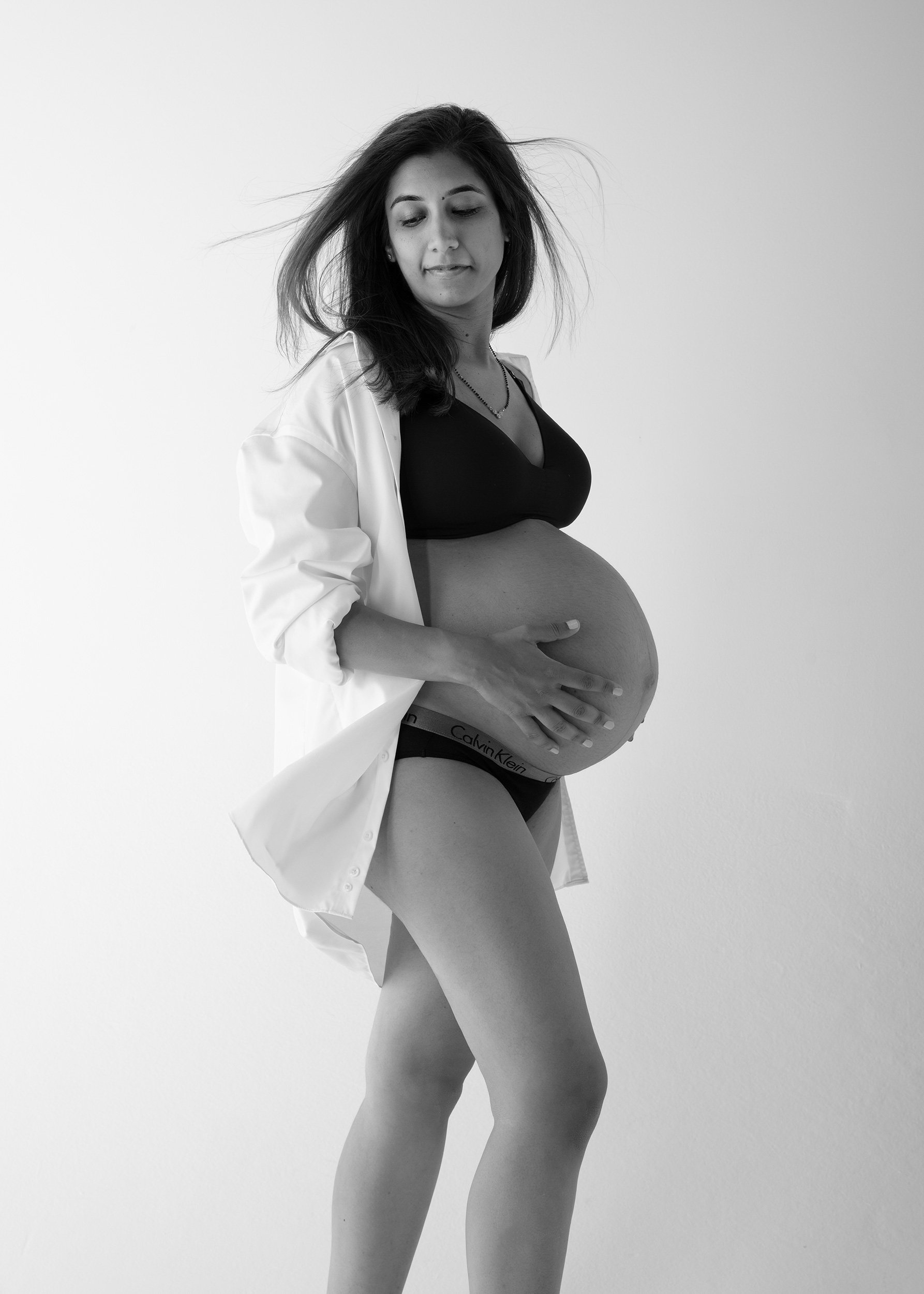black-and-white-maternity-photography.jpg