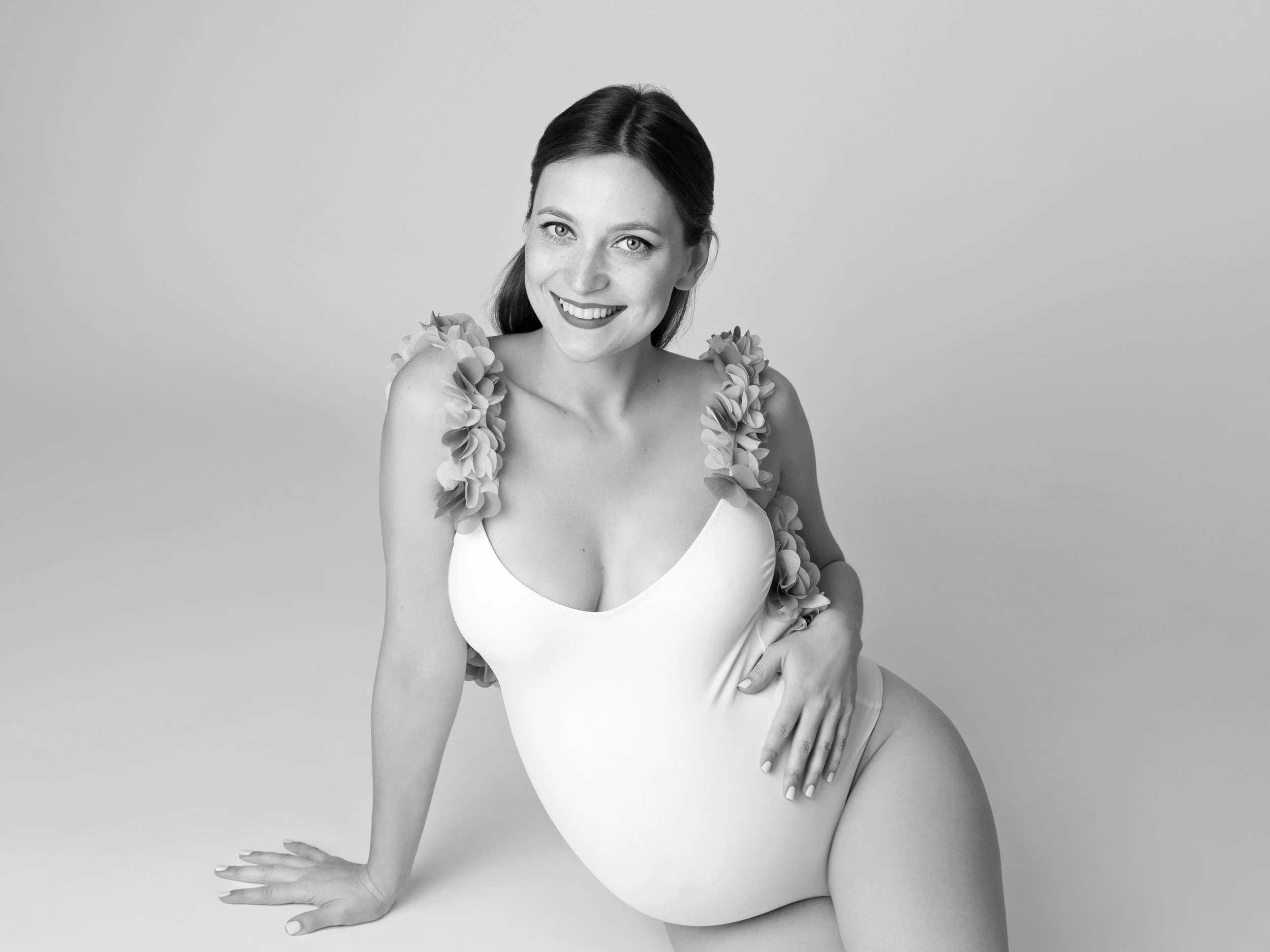 	
Artistic pregnancy photography by Nemi Miller - a specialist maternity photographer with a West London photography studio.