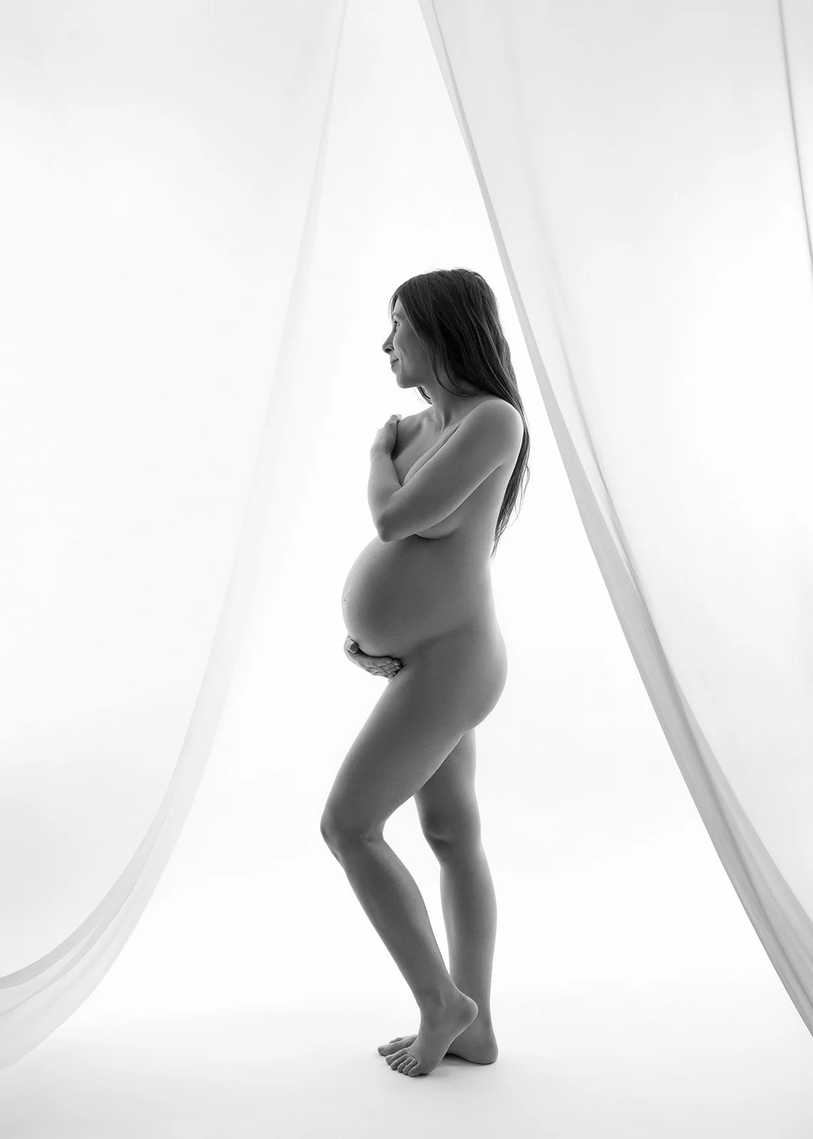 nude-maternity-photoshoot-bristol-studio.jpg