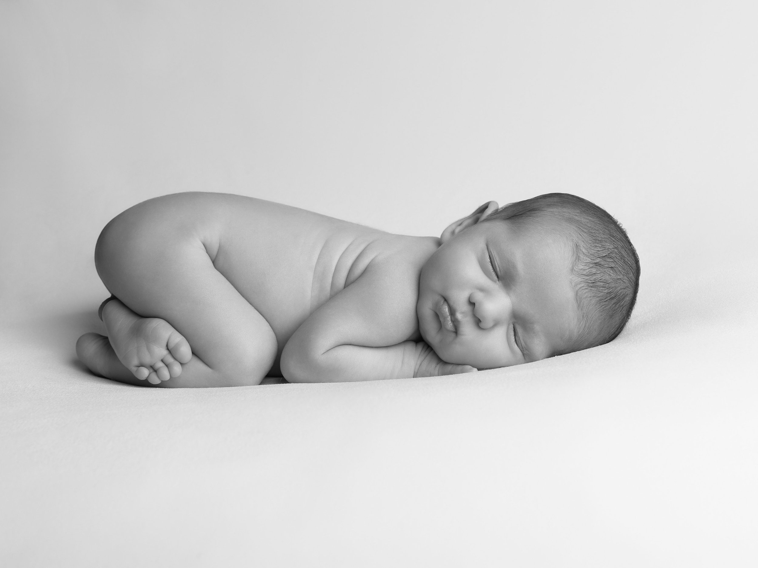 Newborn-photoshoot-London.jpg