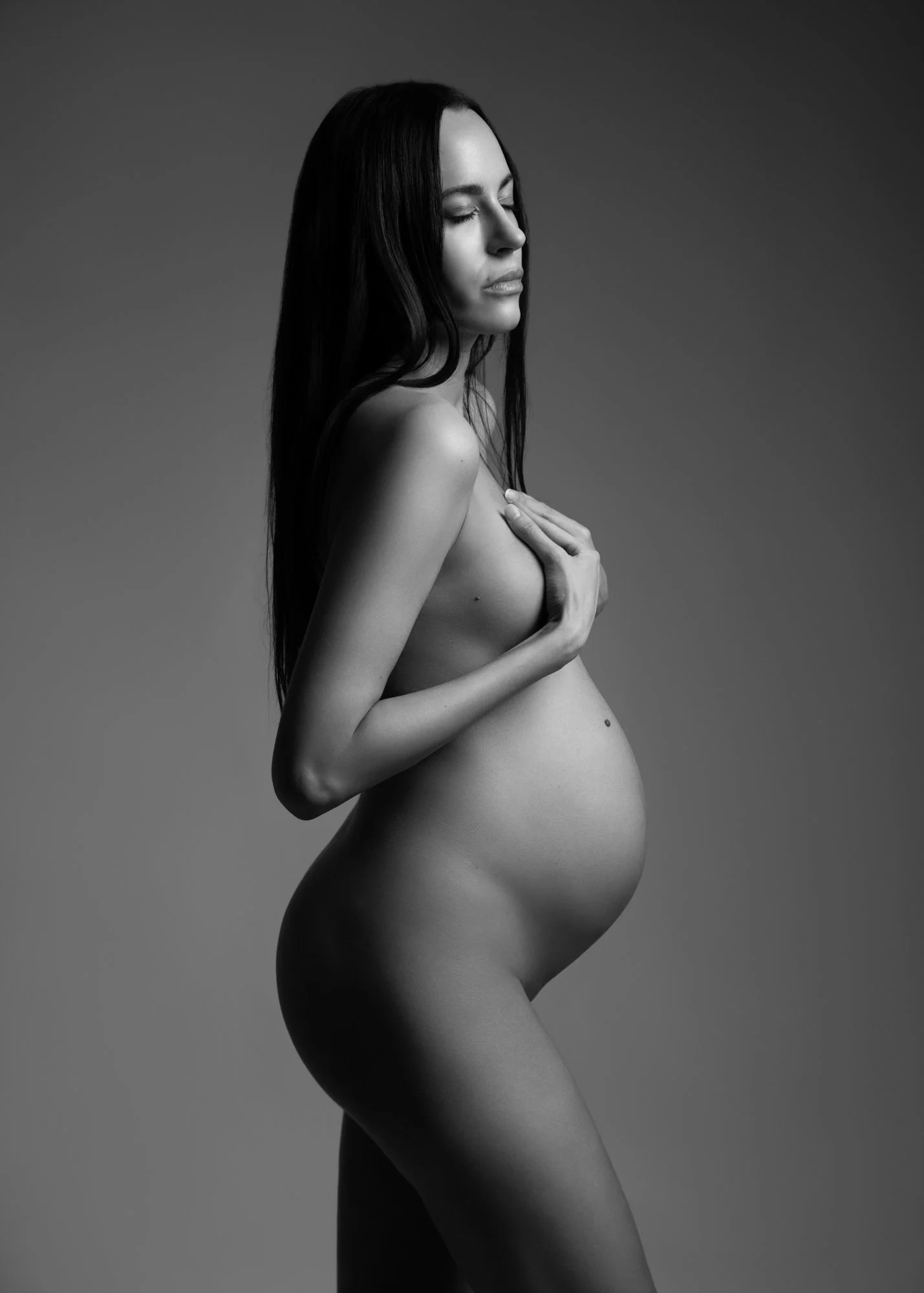 Sexy pregnancy photography by Nemi Miller - a specialist maternity photographer with a West London photography studio.