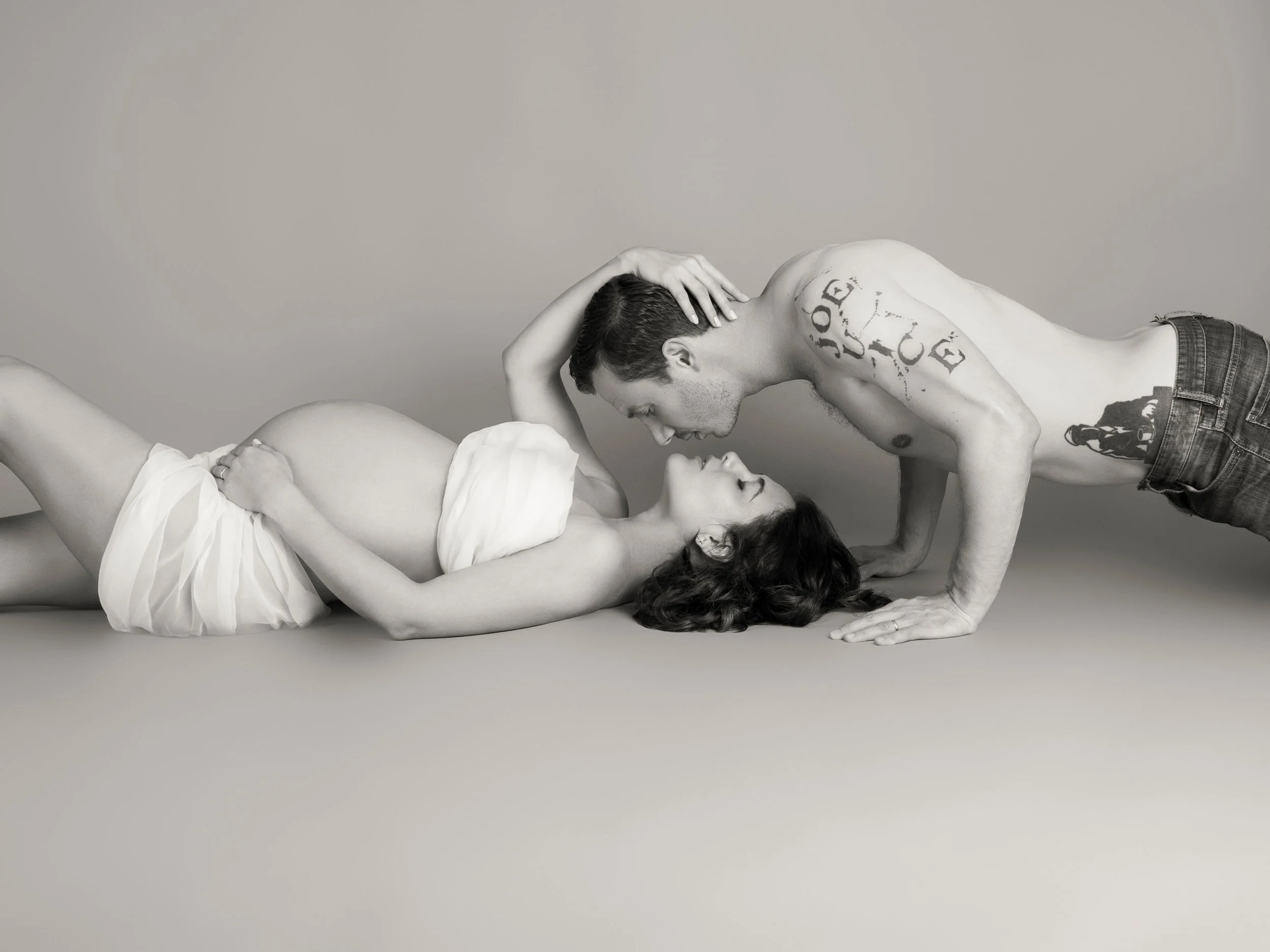 	
Artistic pregnancy photography by Nemi Miller - a specialist maternity photographer with a West London photography studio.