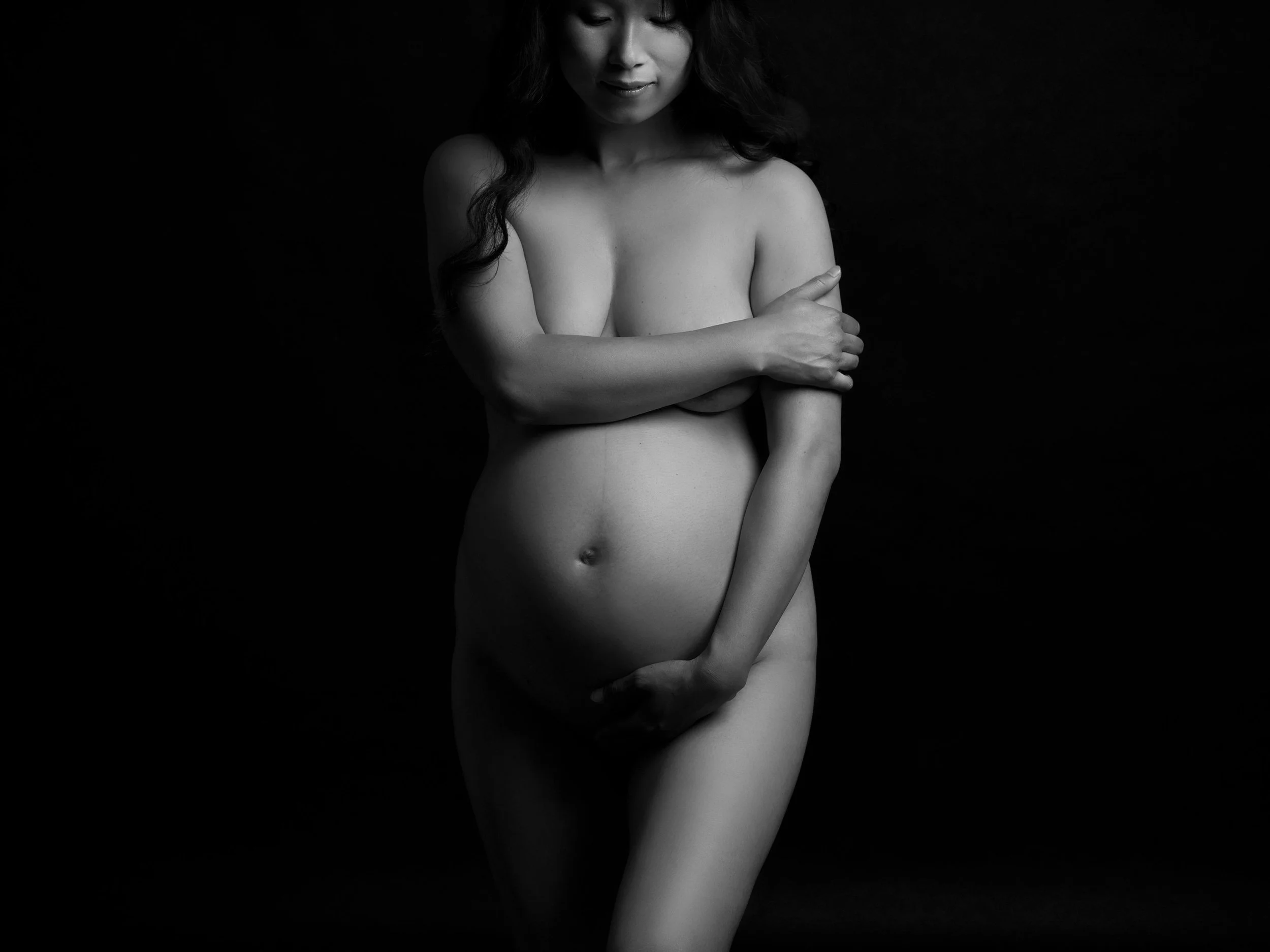 Sexy pregnancy photography by Nemi Miller - a specialist maternity photographer with a West London photography studio.