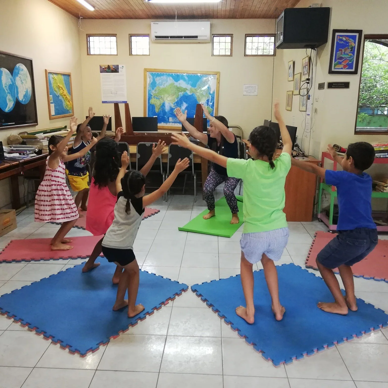 Every week, children discover the joy of reading, seniors gather to share stories, and babies learn new songs in our Soy Beb&eacute; class. 📚👶👵
This is the impact of the David Kitson Library. 💙

When you give, you help open doors to knowledge, co