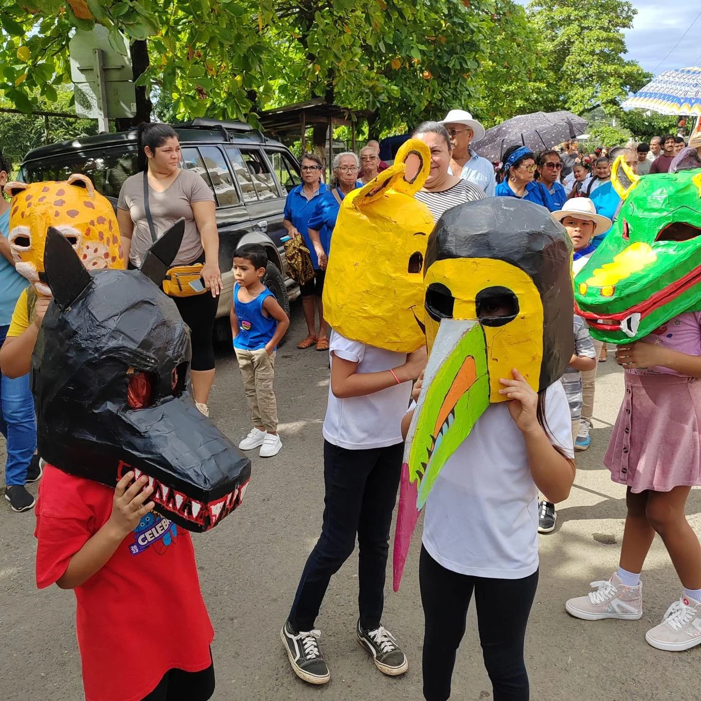 🎭 Despedimos el Mes del Adulto Mayor con un alegre pasacalle de mascarada tradicional 🎉

El pasado viernes, nuestros adultos mayores caminaron desde Rancho Tico hasta el Sal&oacute;n Comunal, acompa&ntilde;ados por ni&ntilde;os de los grupos de lec