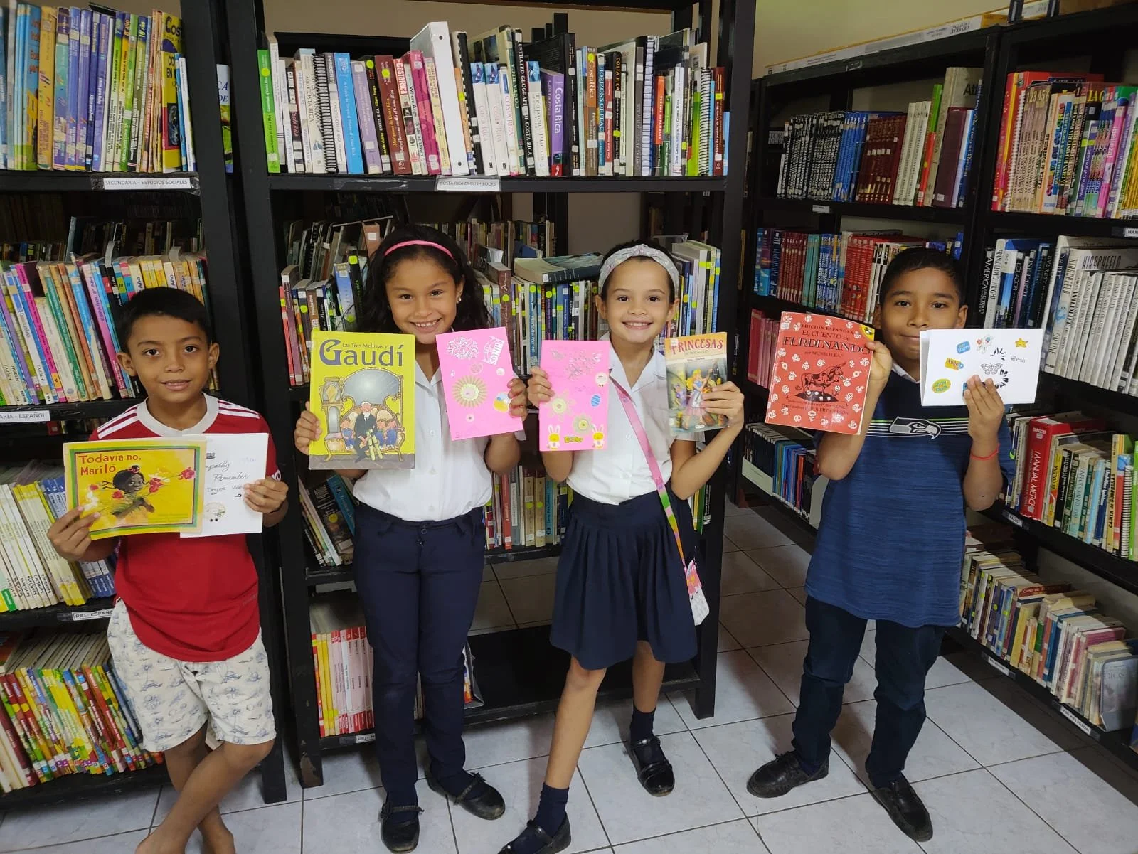 The Club de Lectura program for elementary school students meets weekly to discuss the books they are reading and work on reading comprehension.