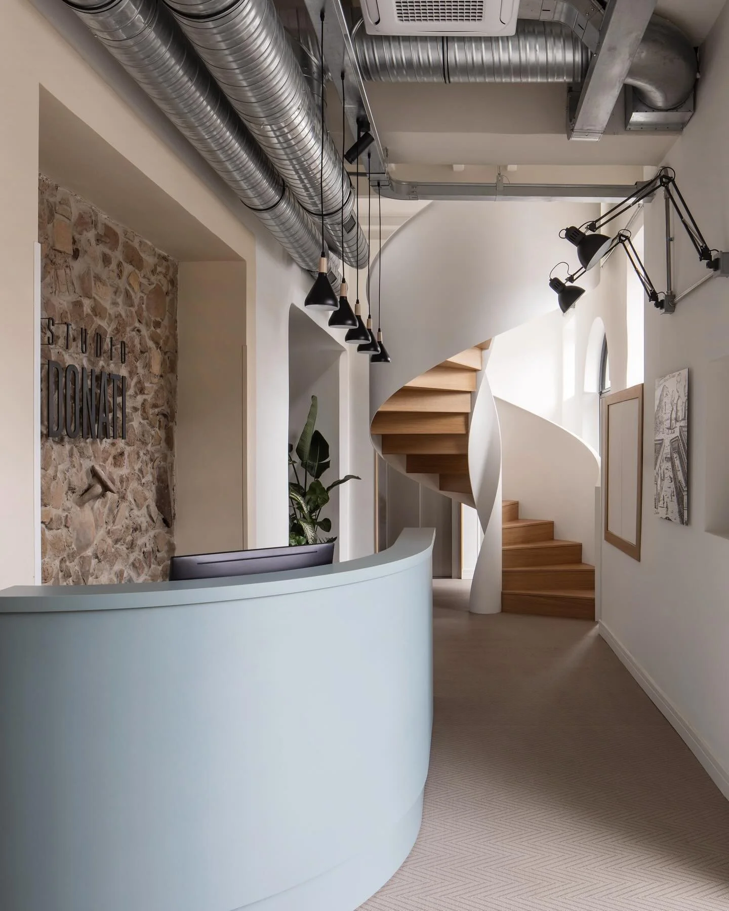 Restauro edifici su Monte Testaccio

L&rsquo;ingresso &egrave; stato ricavato sfruttando lo spazio di separazione tra l&rsquo;antica facciata e quella novecentesca attualmente prospiciente su via Galvani.

Tale spazio &egrave; stato sfruttato princip