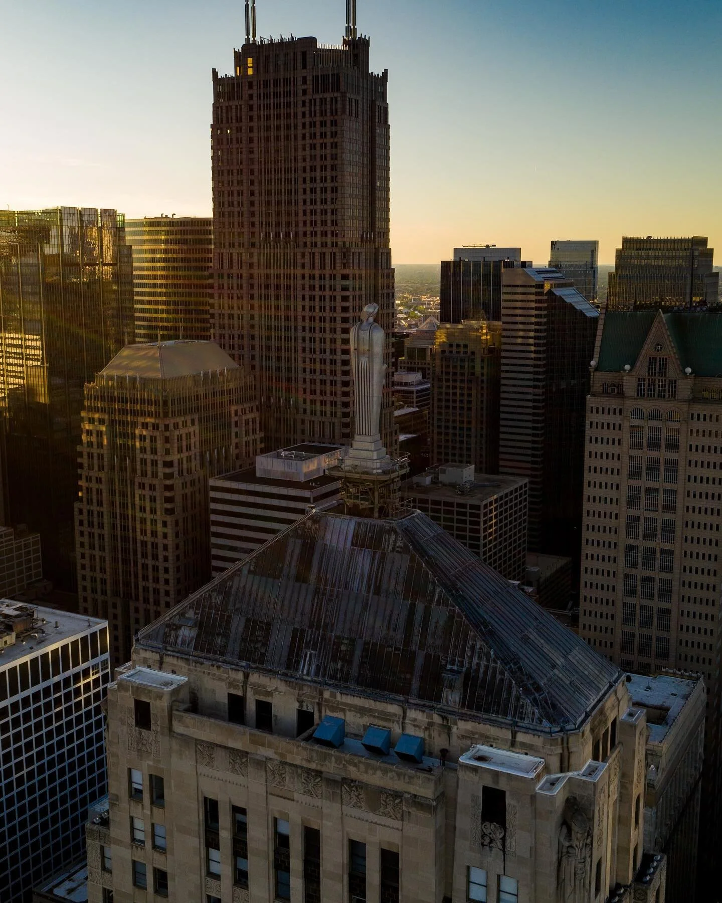 Will never get tired of this building
&bull;
&bull;
&bull;
&bull;
&bull;
&bull;
&bull;
&bull;
&bull;
&bull;
&bull;
&bull;
&bull;
#insta_chicago #chicagogram #chicago #enjoychicago #igerschicago #chicagopulse #chiarchitecture #lifeofchicago #chicagotr