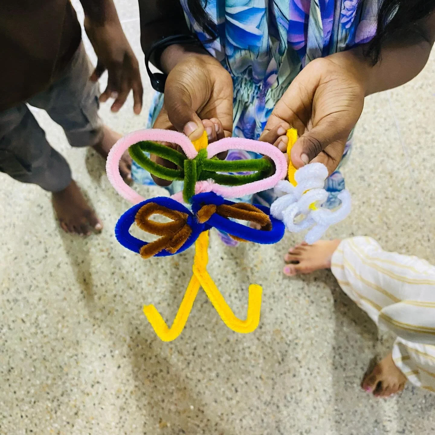 Pipe cleaner accessory / toy making session led by @surendransd  and @hashi___senu_8 today. 47 kids. Please send help!

#callforvolunteers