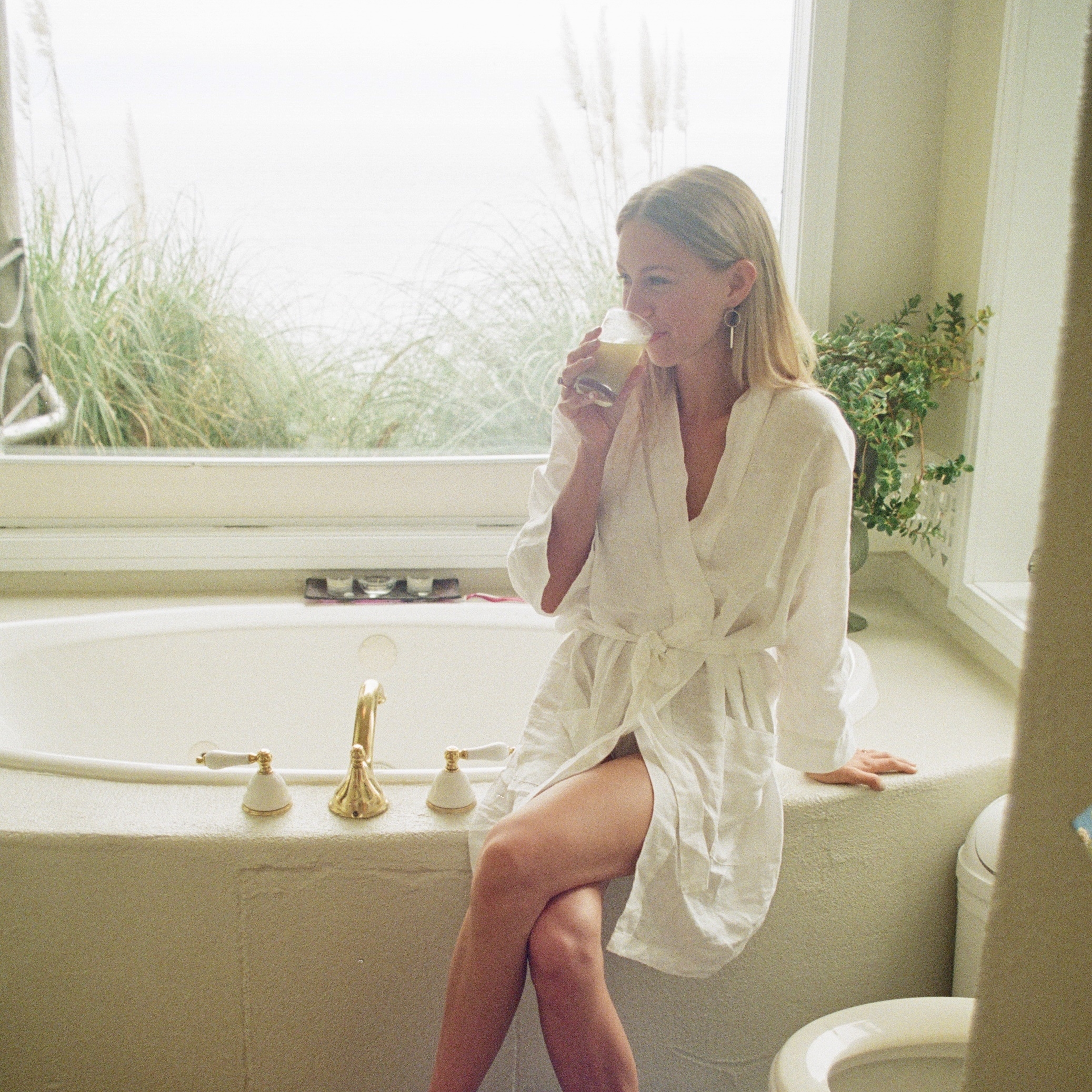 miel-owner-linen-robe.jpeg
