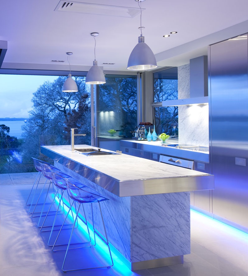 blue-highlighted-modern-kitchen.jpg