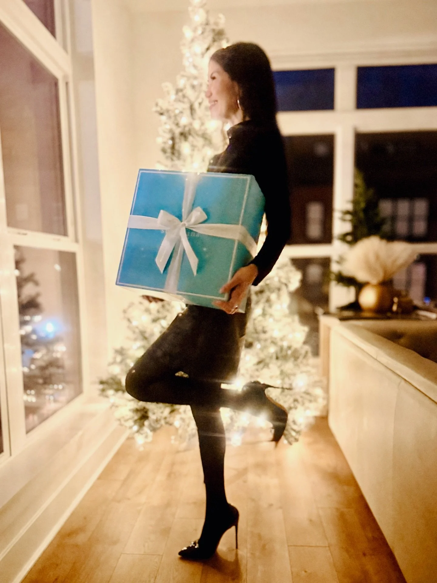 Beginning 2026 in the SWEETEST ways-- let's invite joy, abundance, &amp; magic into everything that follows! Who's with me?!?

🩵 @sugarfina - (sweets for the grown + shmexi) I give gifts of sweets to welcome sweetest into others' lives. So happy to 