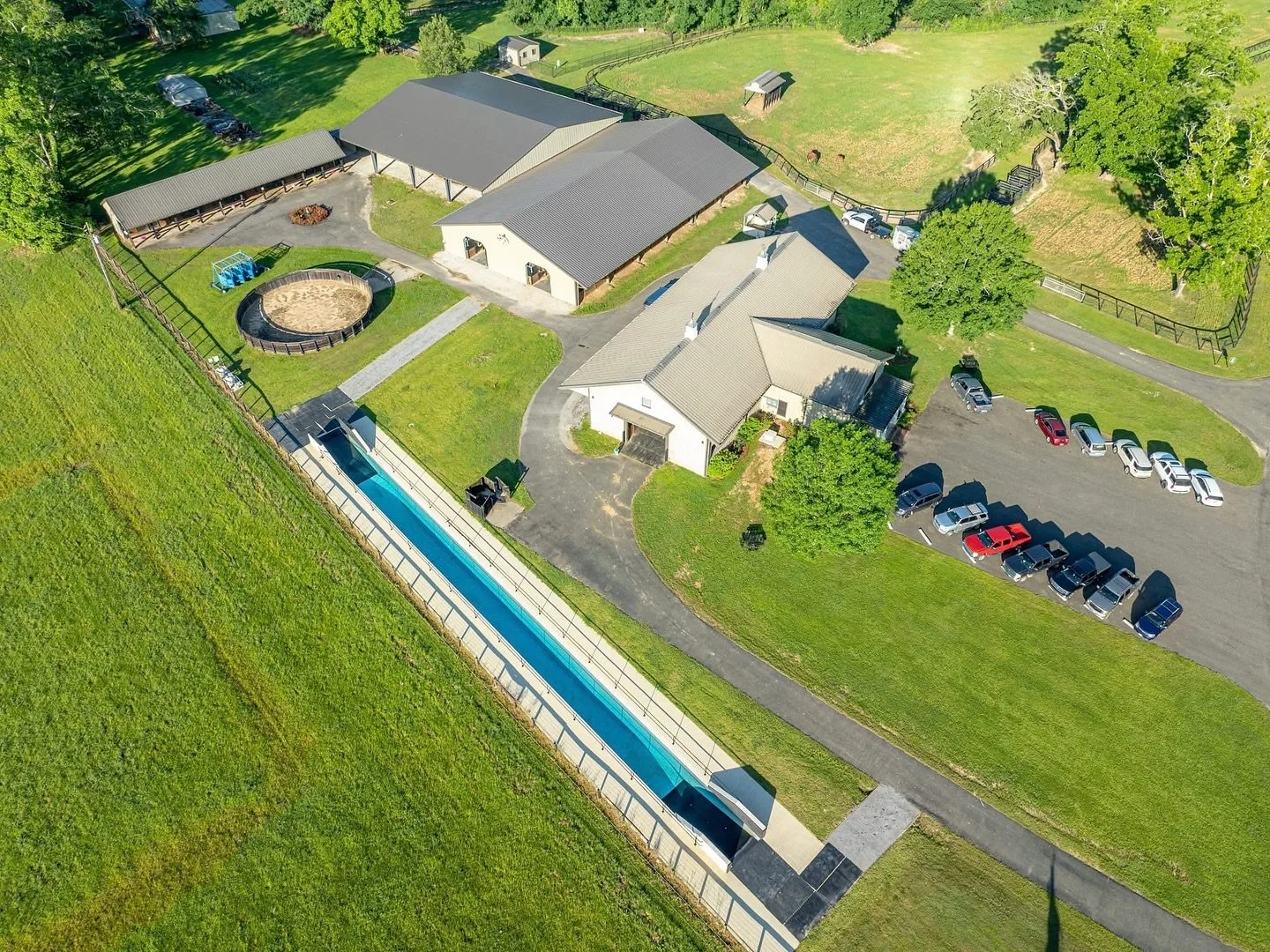 Looking for a place your horse can truly call home? At Coteau Grove Farms, we treat every horse like family.

✨ Spacious, well-ventilated stalls
🌾 Large, fertilized pastures
🍎 Custom feeding and nutrition plans
💧 Automatic waterers
🐎 Covered euro