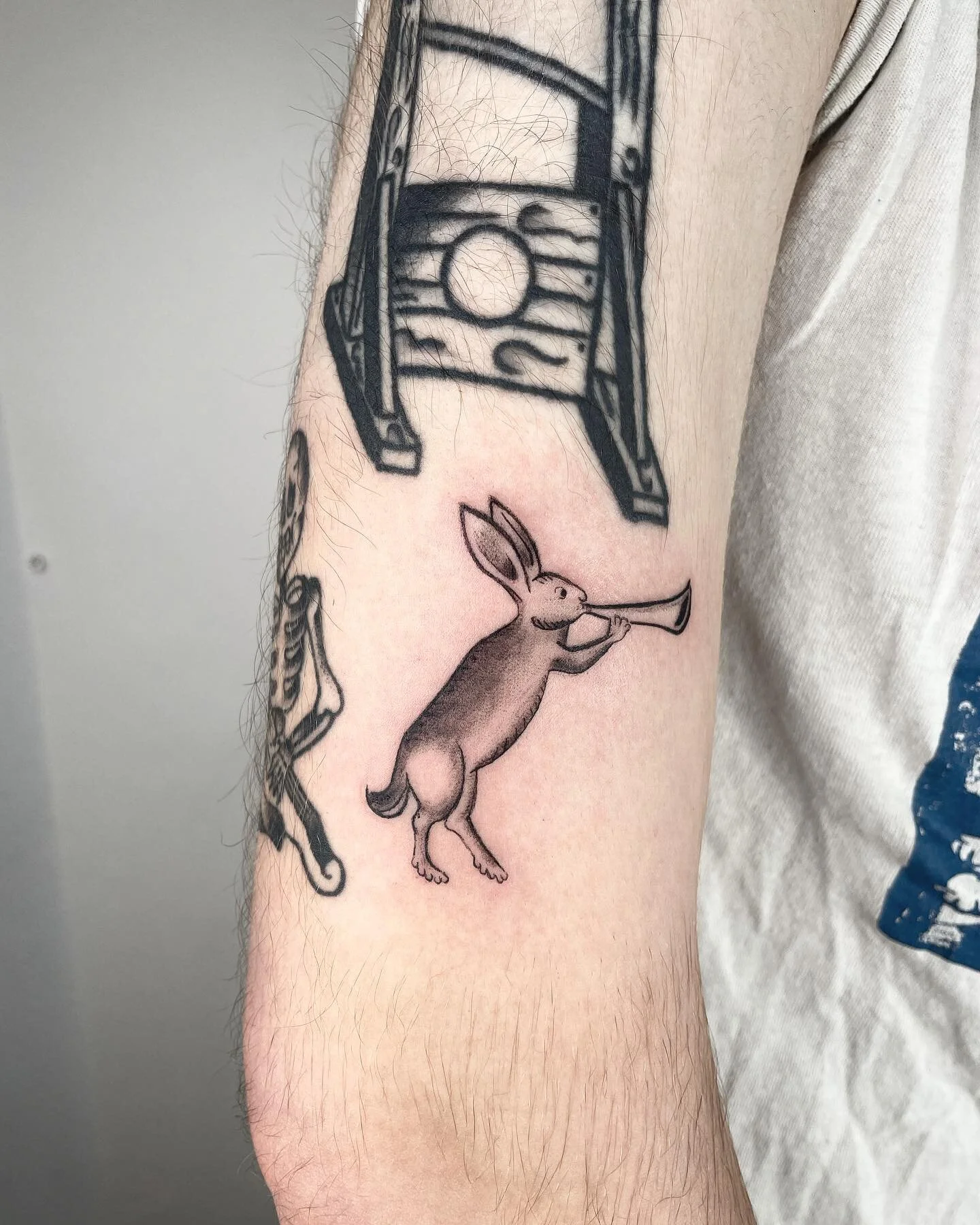 Thank you for the trust 👑 🐇 🎺 ✨ @khole.entity 
#midievalart #rabbittattoo #freshink #pnwtattoos #finelinetattoo #blackworktattoo #portlandtattoo #oregontattooartist #nonbinarytattooartist