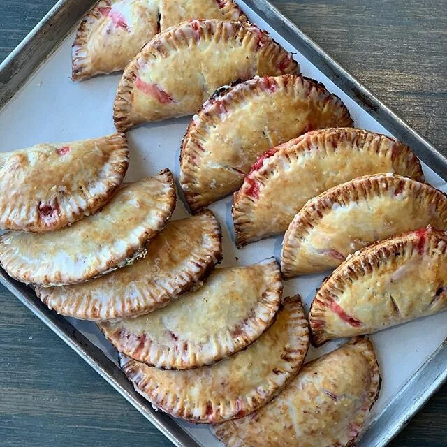 Quarantine blues? Hand pies
Everyday blues? Hand pies
.
.
.
.
.
.
.
.
.
.
.
.
.
.
#denverfoodblogger #denverfood #denverbbq #denverdesserts #denvercolorado #dnvrcolorado #dnvrco #denvereatsntreats #denversbest #denverfoodie #303eats #5280eats #denver
