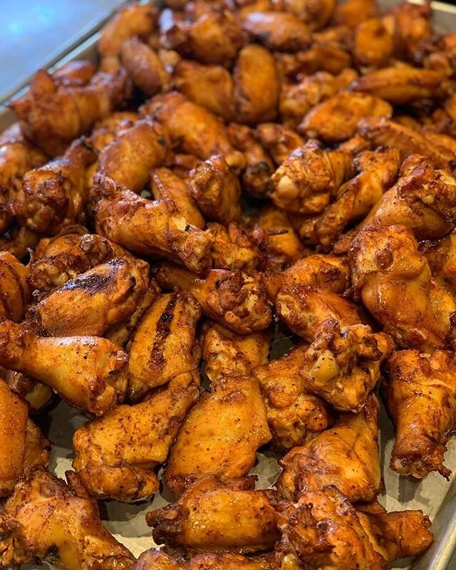 Forget to order your bbq ahead of time? Not an issue at Smōk!
We are taking same day orders today and tomorrow while supplies last 🇺🇸
Our smoked hot wings are a great addition to your Memorial weekend feast. .
.
.
.
.
.
.
.
.
#denverbbq #denverbbq