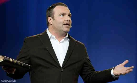 Mark Driscoll Makes Pacifists Fightin' Mad