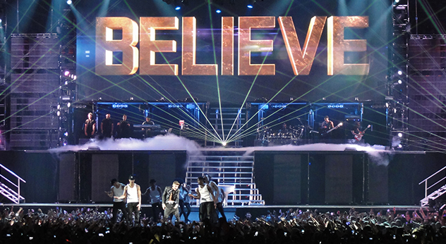 Justin Bieber performs Christian worship at his concert