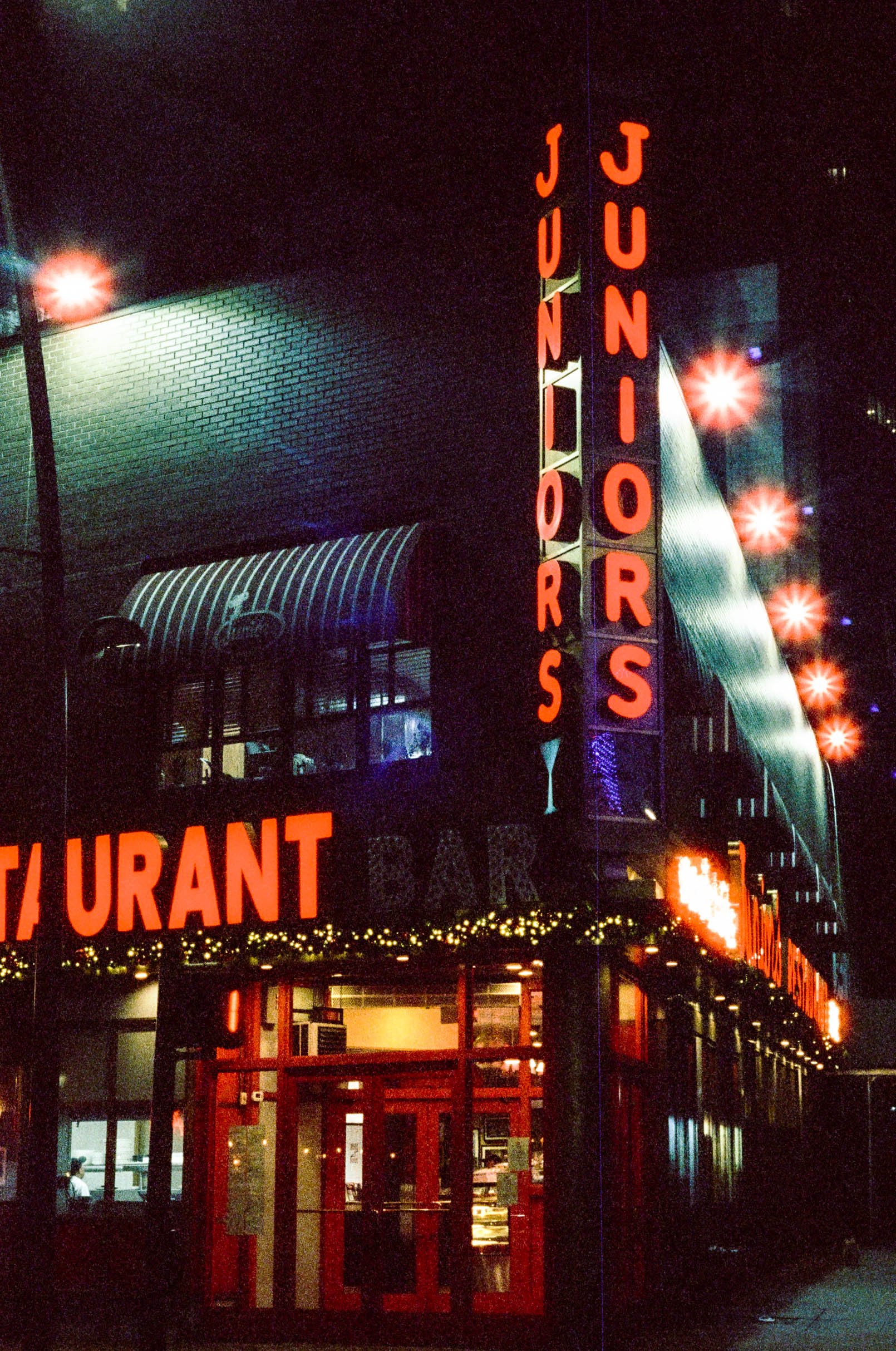 cinestill_xpro_c-41_800_tungsten_(800t)_12_28_2023_000180290010.jpg
