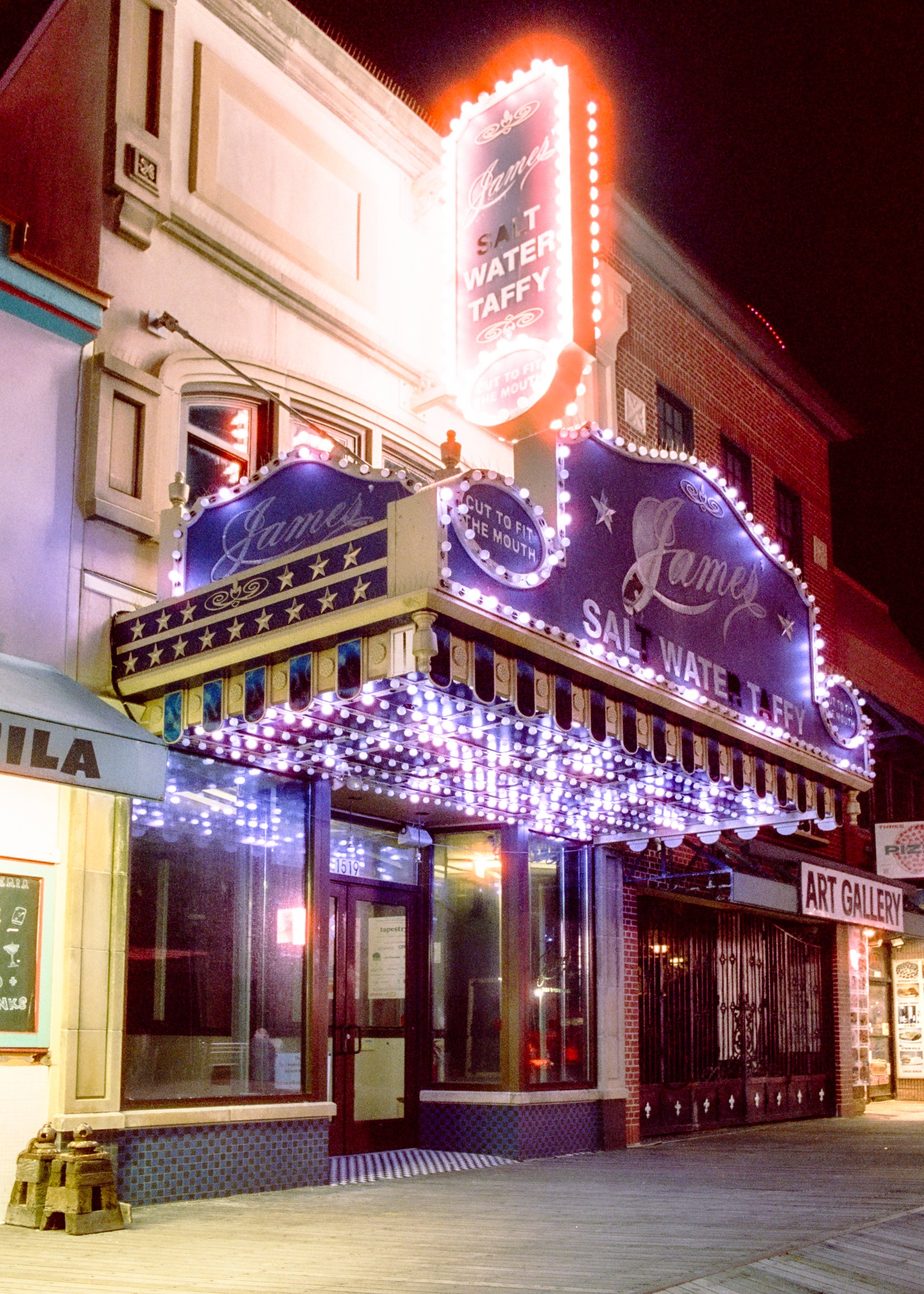 cinestill_xpro_c-41_800_tungsten_(800t)_12_28_2023_000180290031.jpg