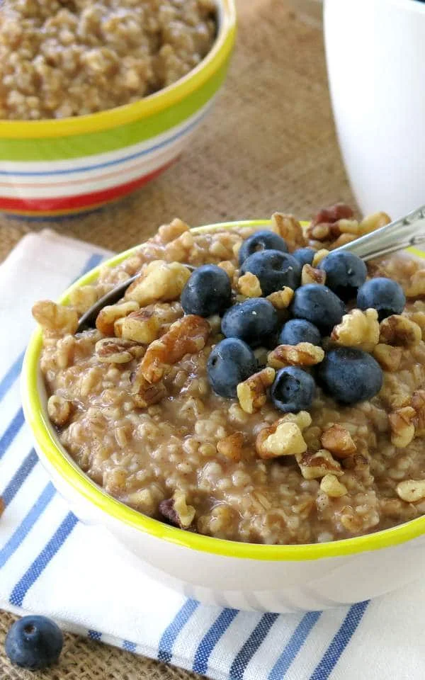 vegan_oatmeal_blueberries_walnut.jpg