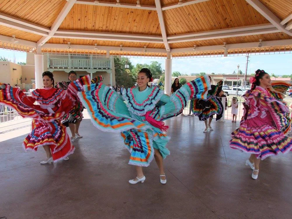 Baile Illusion performing (2017)