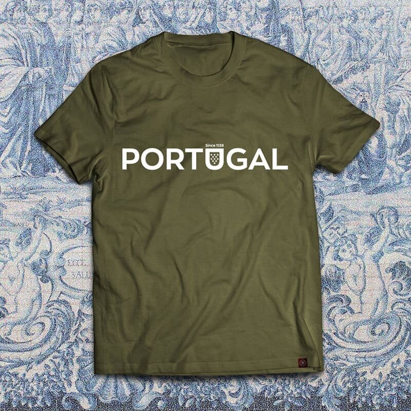 Ai Portugal 🇵🇹, Portugal 🇵🇹
Do que &eacute; que tu est&aacute;s &agrave; espera?
👕💟🙏.
.
.
#txirte #thatfamousunknownbrand #portuguesebrand #qualitytshirt #txirteportugal #tshirt #organiccotton #ringspuncotton #worldtshirt #theperfectsouvenir #