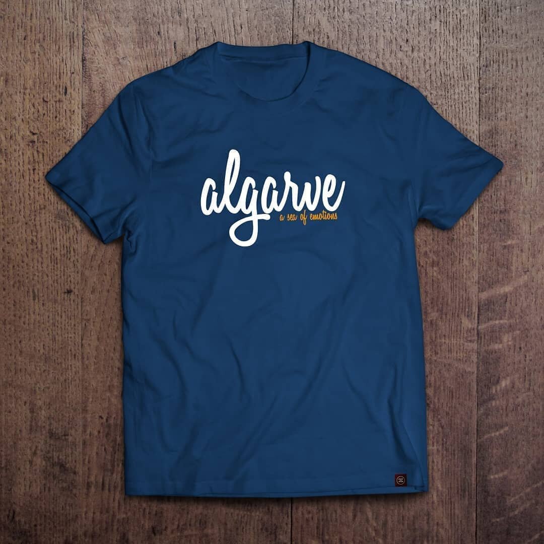 Sabes que o Algarve 🌞 pode ir at&eacute; ti?
Temos uma colec&ccedil;&atilde;o de t-shirts coloridas e com algod&atilde;o 100% org&acirc;nico 👕.
Encomenda j&aacute;. Link na bio.
Portes gr&aacute;tis! 👍