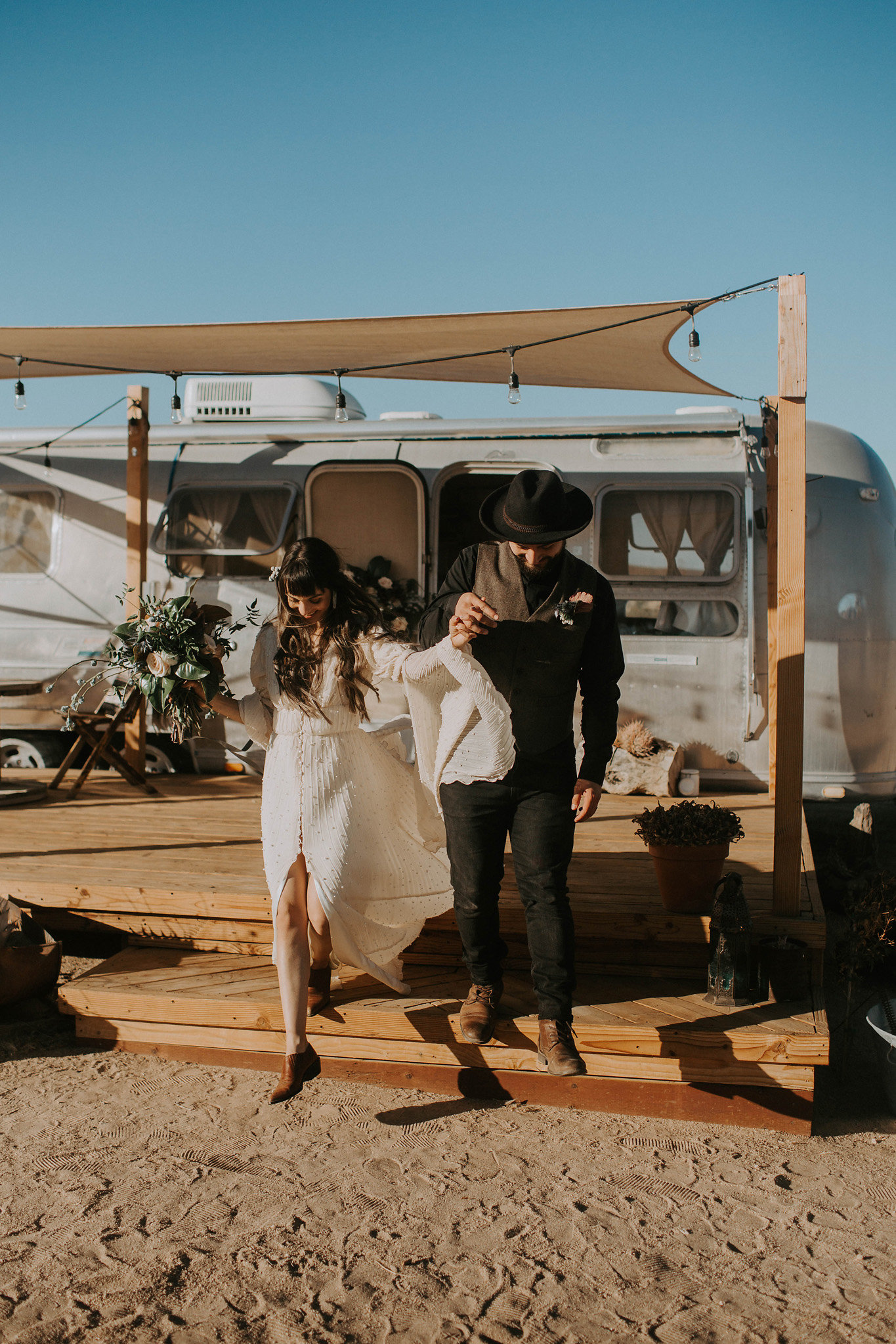 Joshua-Tree-Airbnb-Elopement-23.jpg