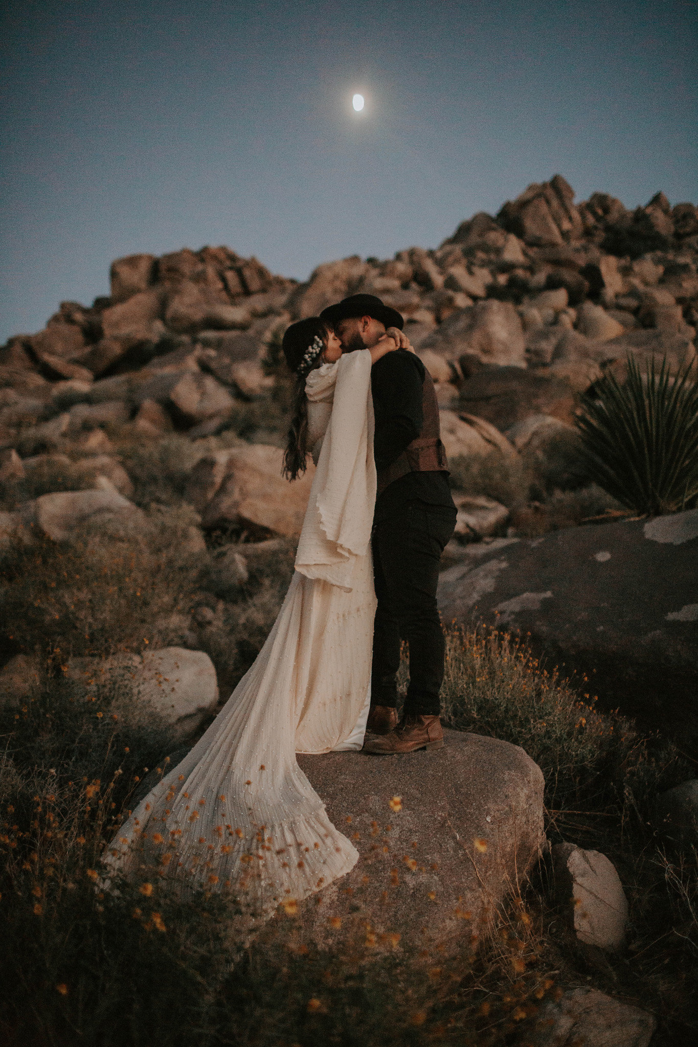 Joshua-Tree-Airbnb-Elopement-40.jpg