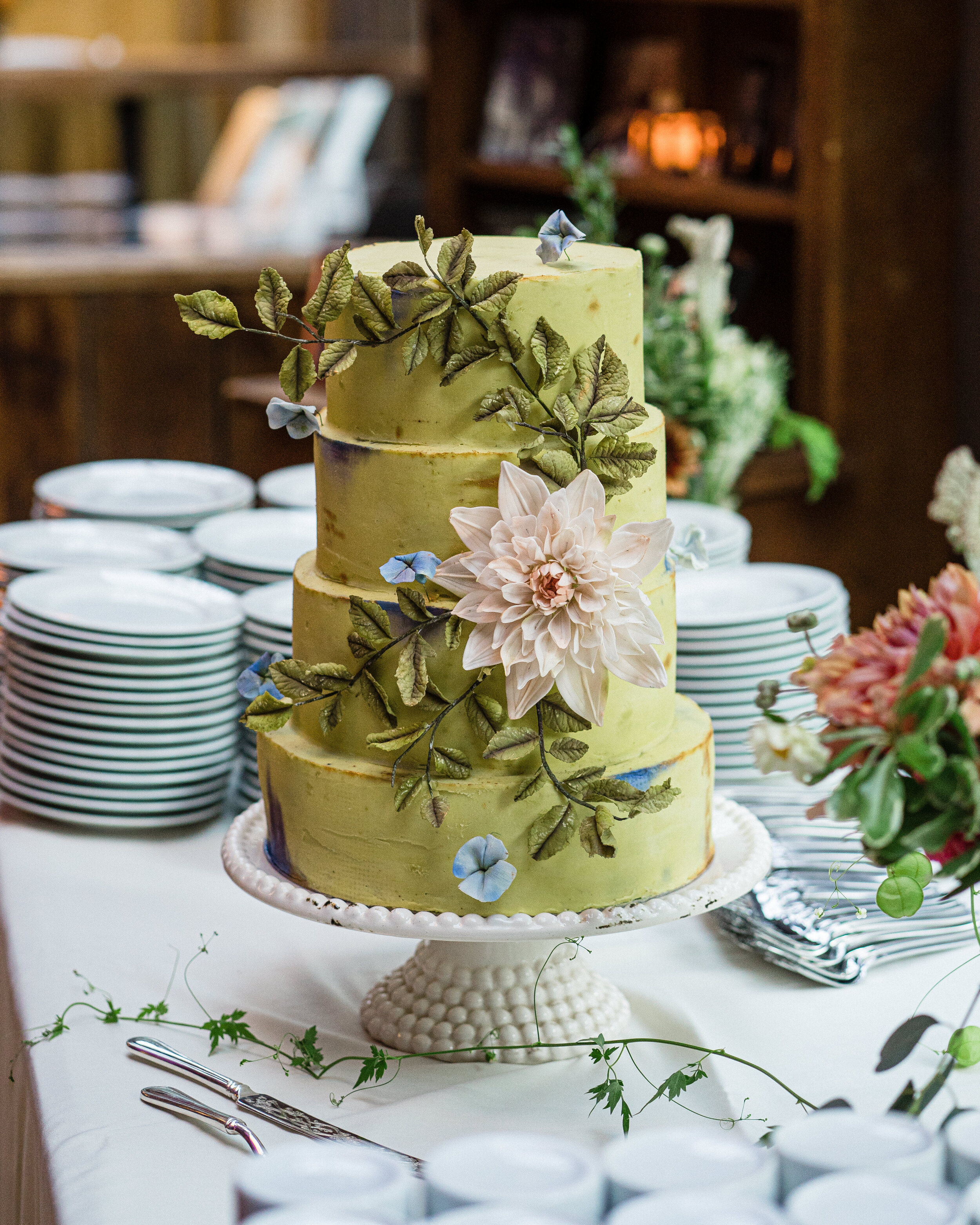 Photo By Michael Tallman Photography / Cake by Mamie Brougitte Cakes