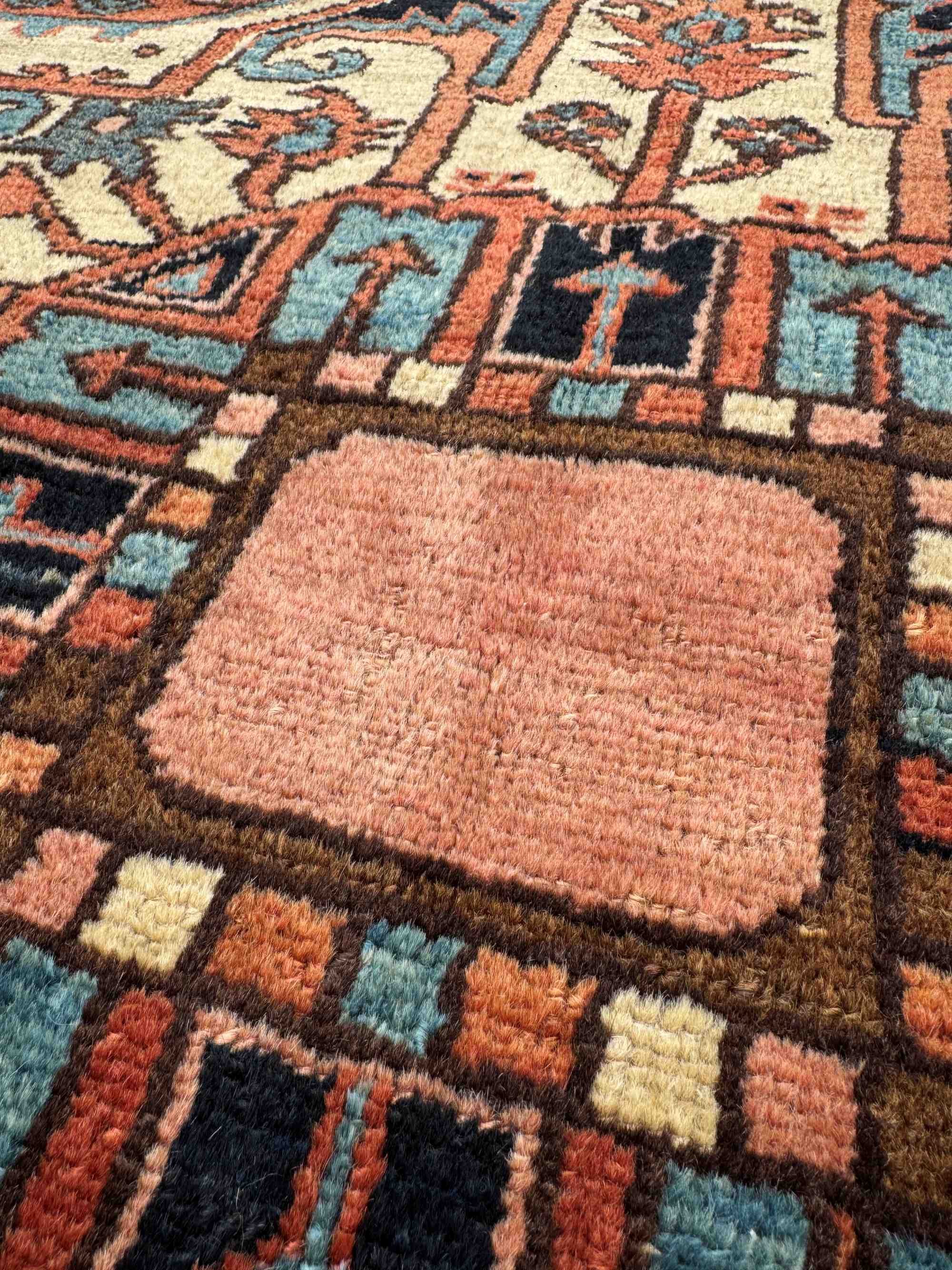 Heriz rugs