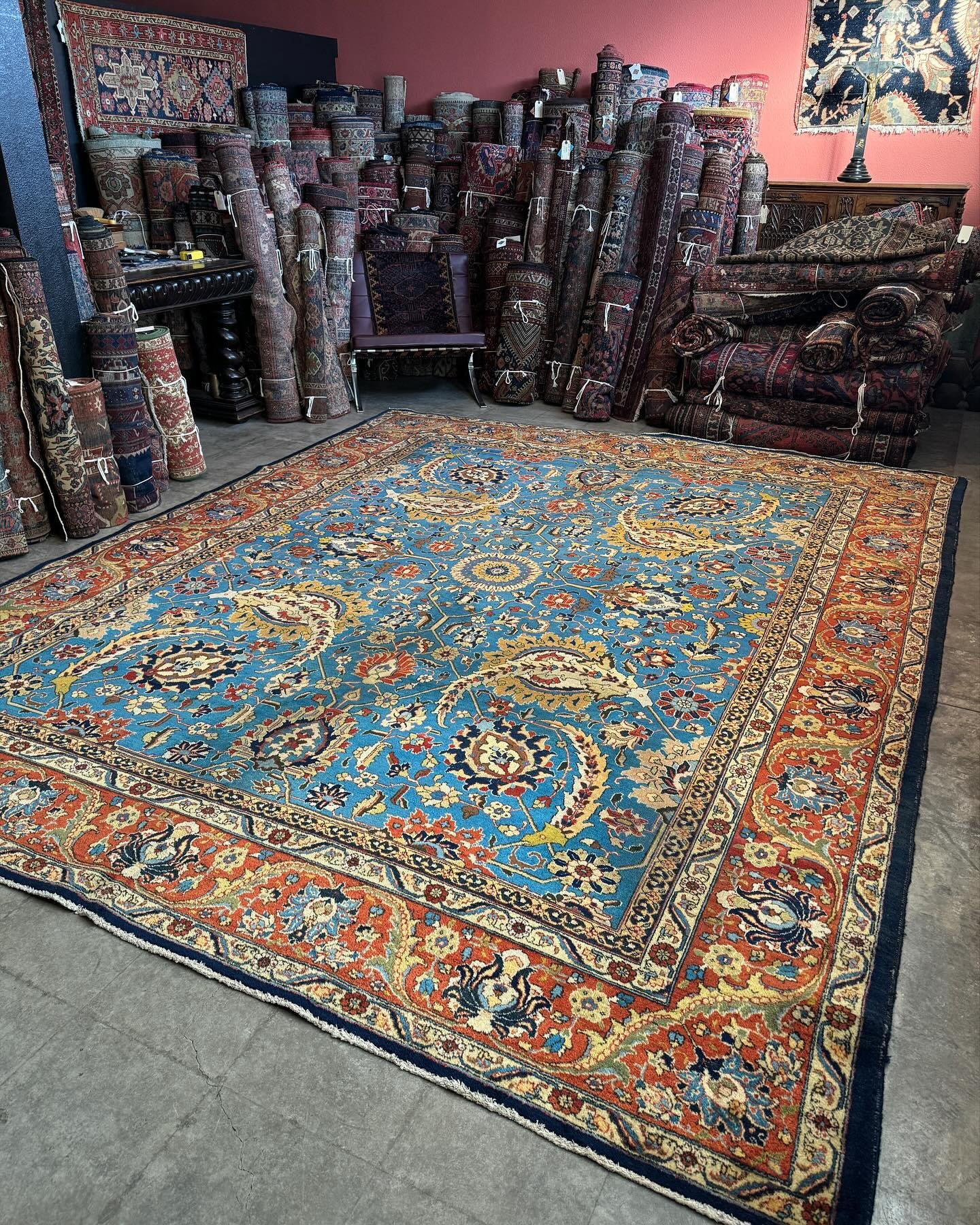 I read somewhere that money can&rsquo;t buy you love. But, it can buy you #ruglove 
How about this large vintage Tabriz? Fantasy botanical daydreams right here. Cool rug. Not on the website yet, so hit us up directly. Thanks!💙✨