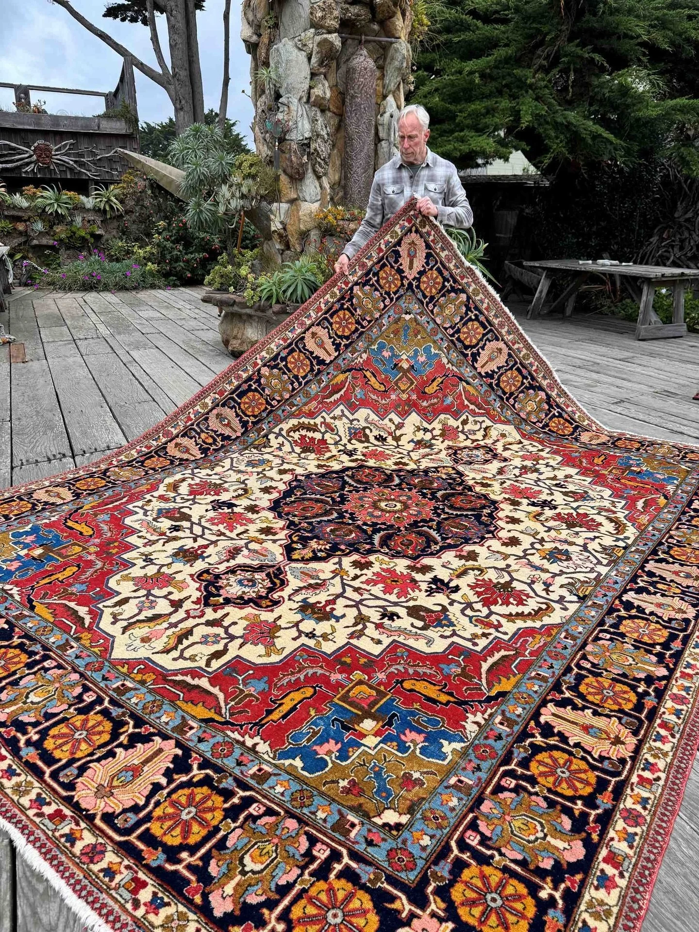Neoclassical Perfection!

Rug No. 144526

Vintage Persian Tabriz rug with an eloquent neoclassical design composed of large scale stylized botanical motifs on a buttercream ground. Faceted cinnabar and French blue corners play in perfect balance with