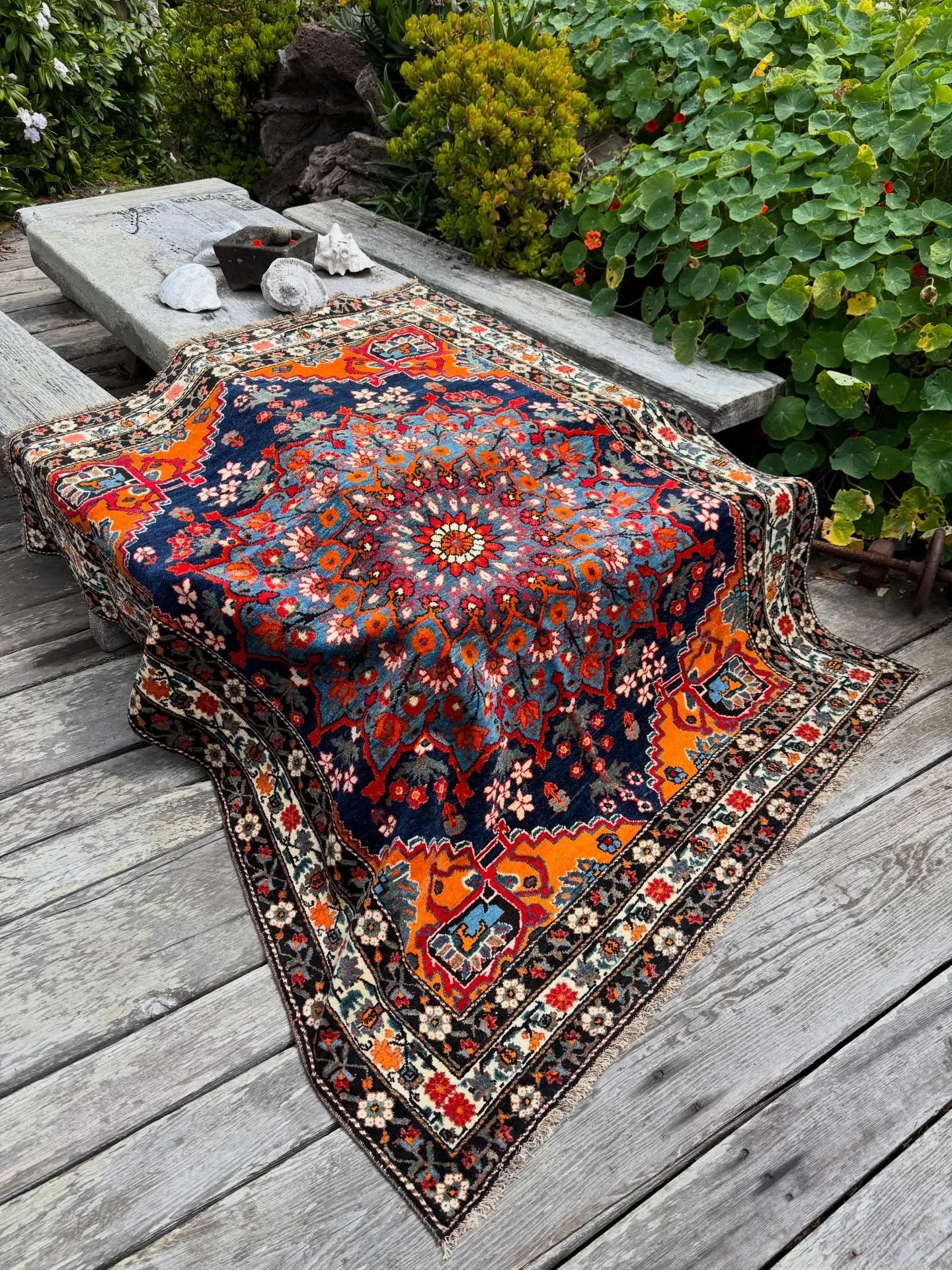 Seems like a good day&hellip;
😘💐💐💐
5&rsquo;1&rdquo;x6&rsquo;6&rdquo; of redolent beauty available, please don&rsquo;t hesitate.