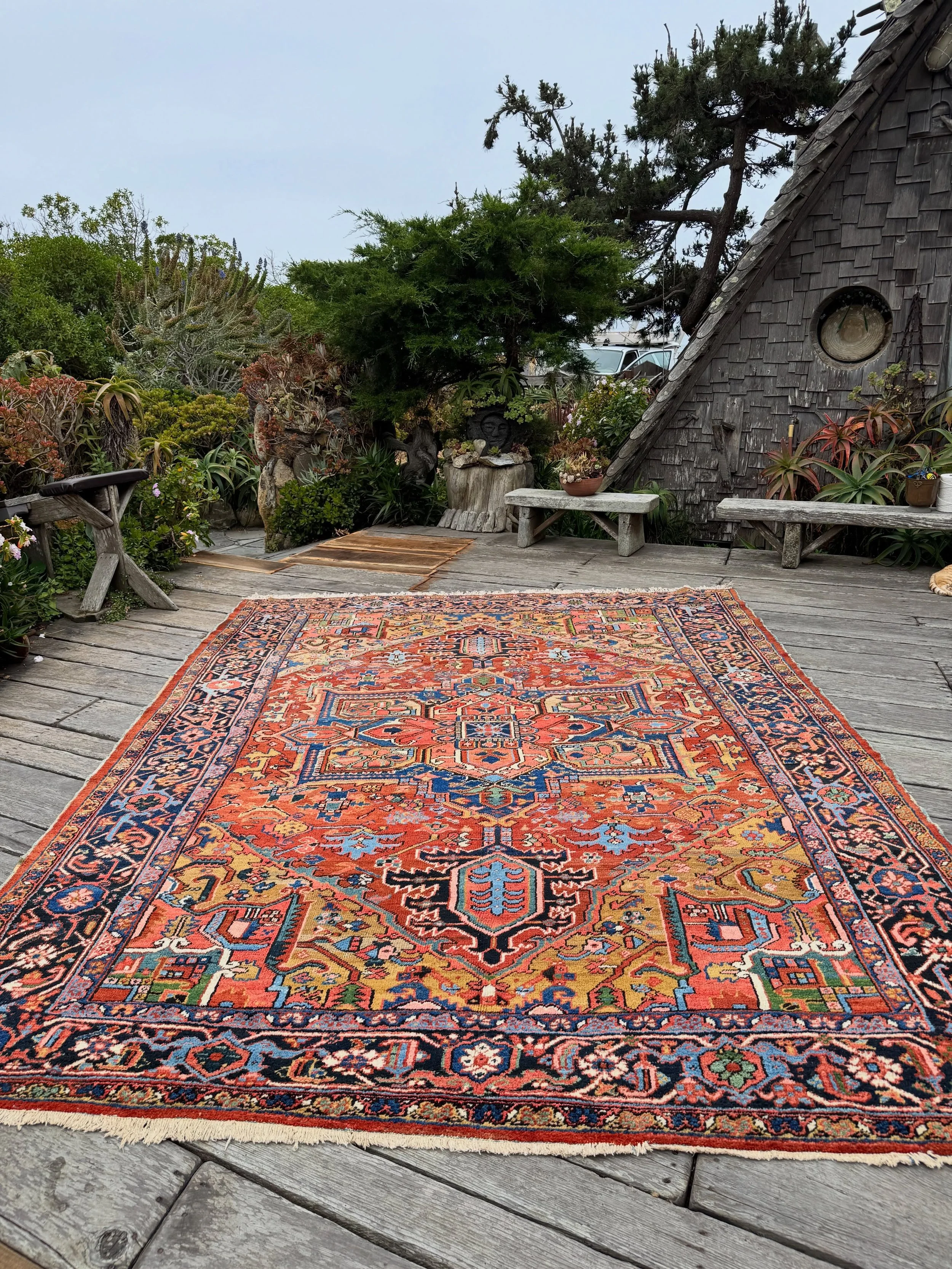 We unpacked this gorgeous Heriz Bakhshayesh three weeks ago and now she has been deep cleaned to reveal an unimaginable array of colors. Variations in tonality give an impression of the natural world around us. Think of the sky, mountains, desert, an