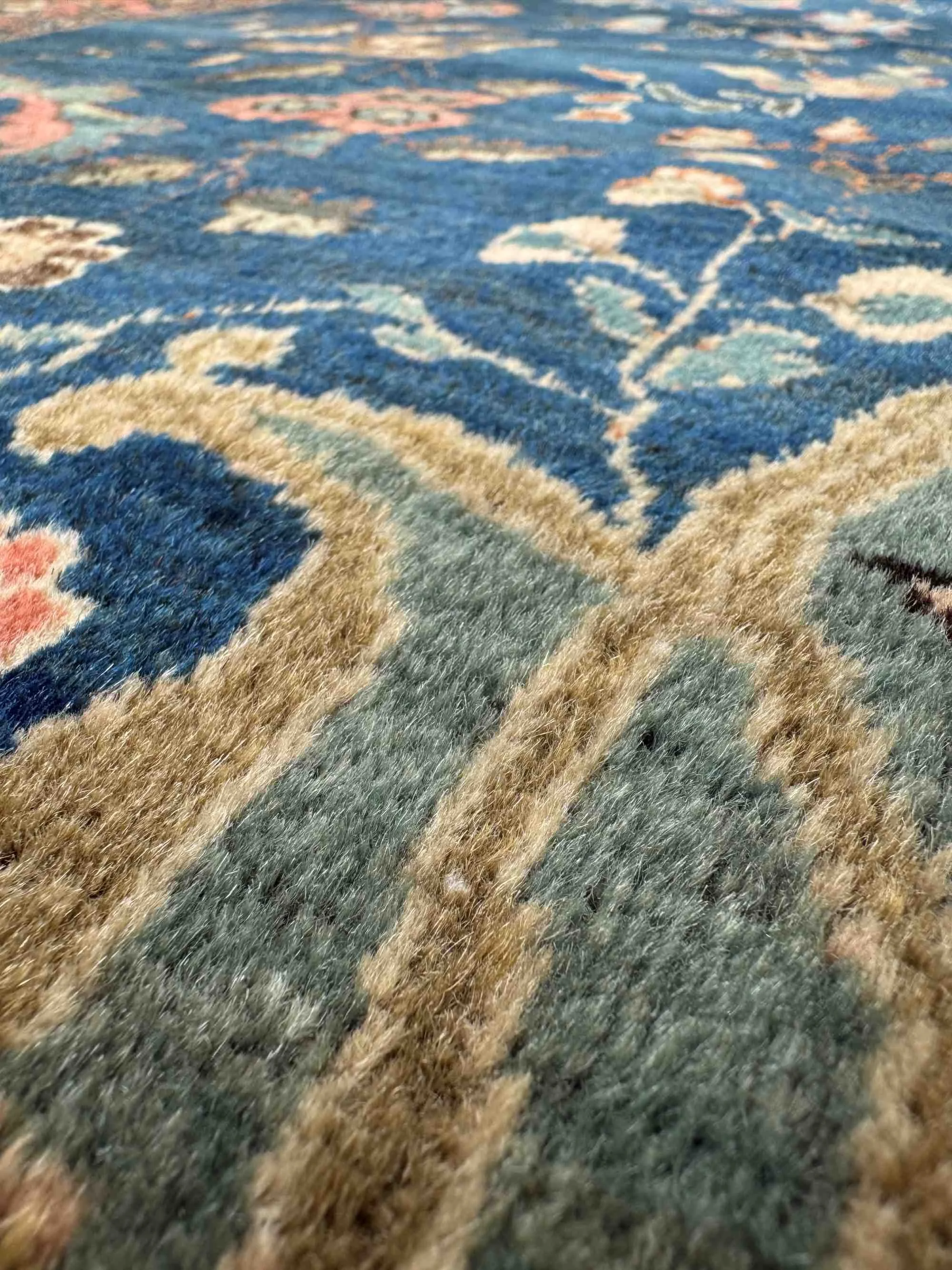 Sarouk rugs blue