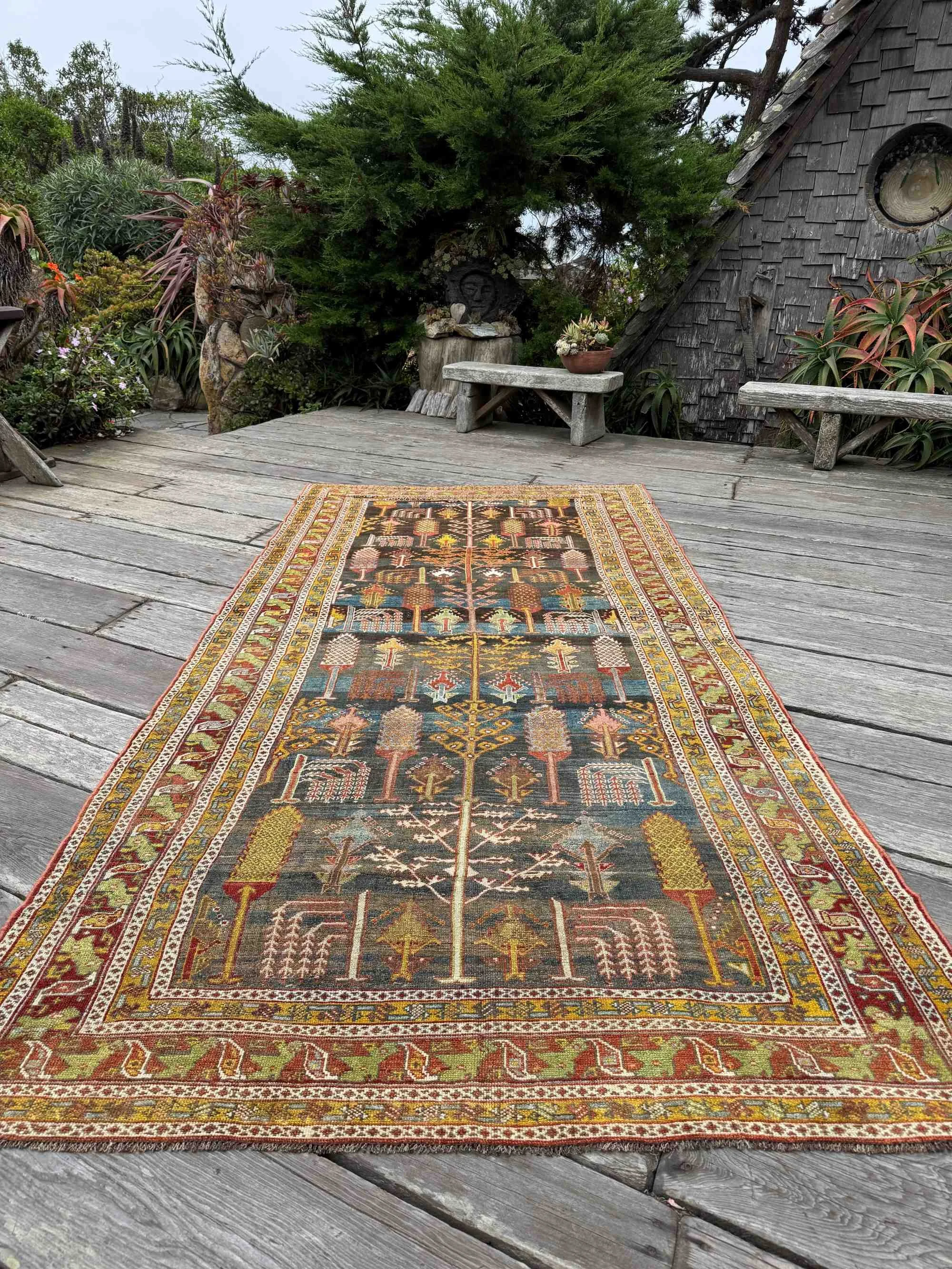 antique Luri Bakhtiari tribal rug bid majnun design motif