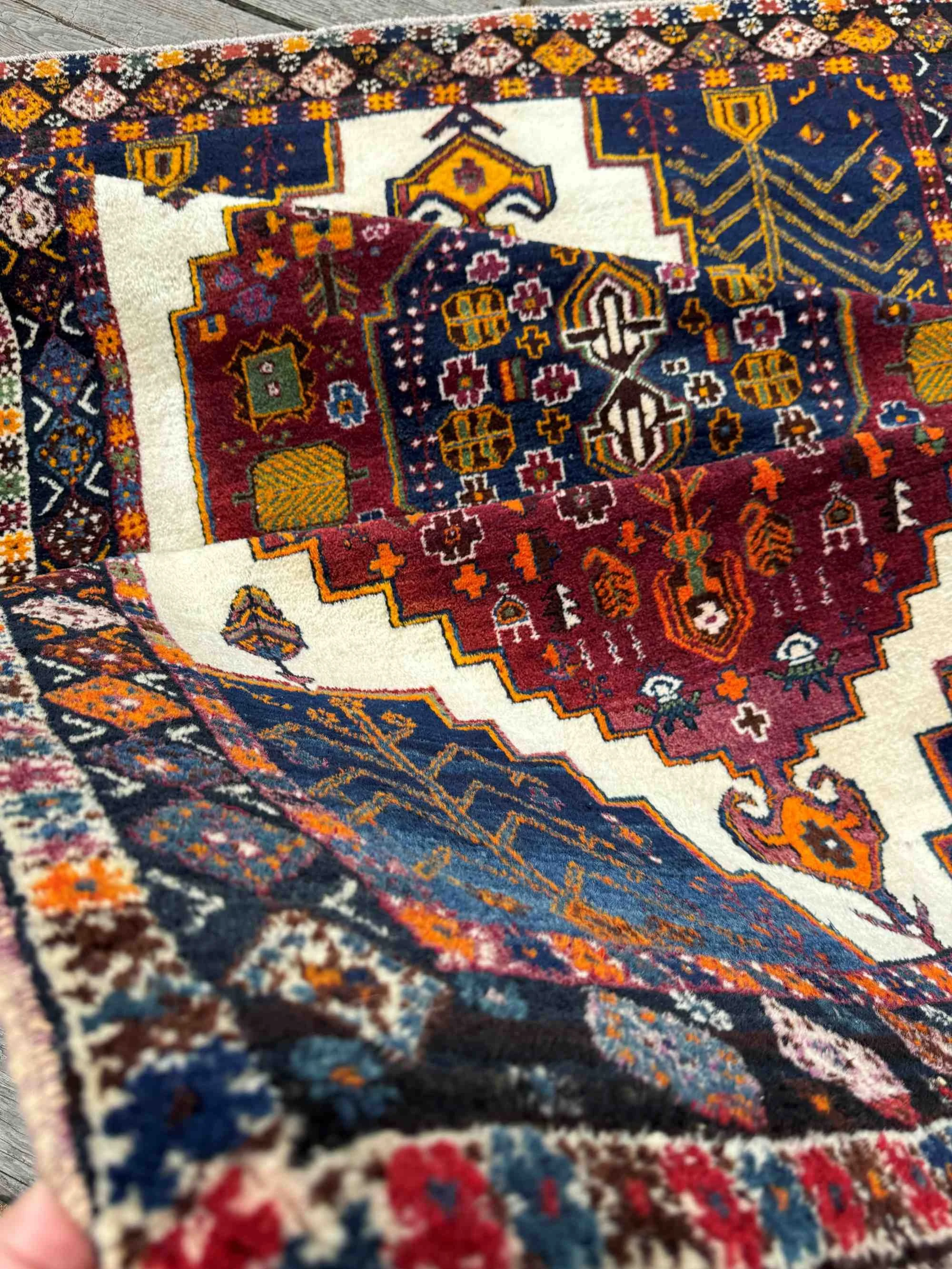 hand knotted vintage rugs