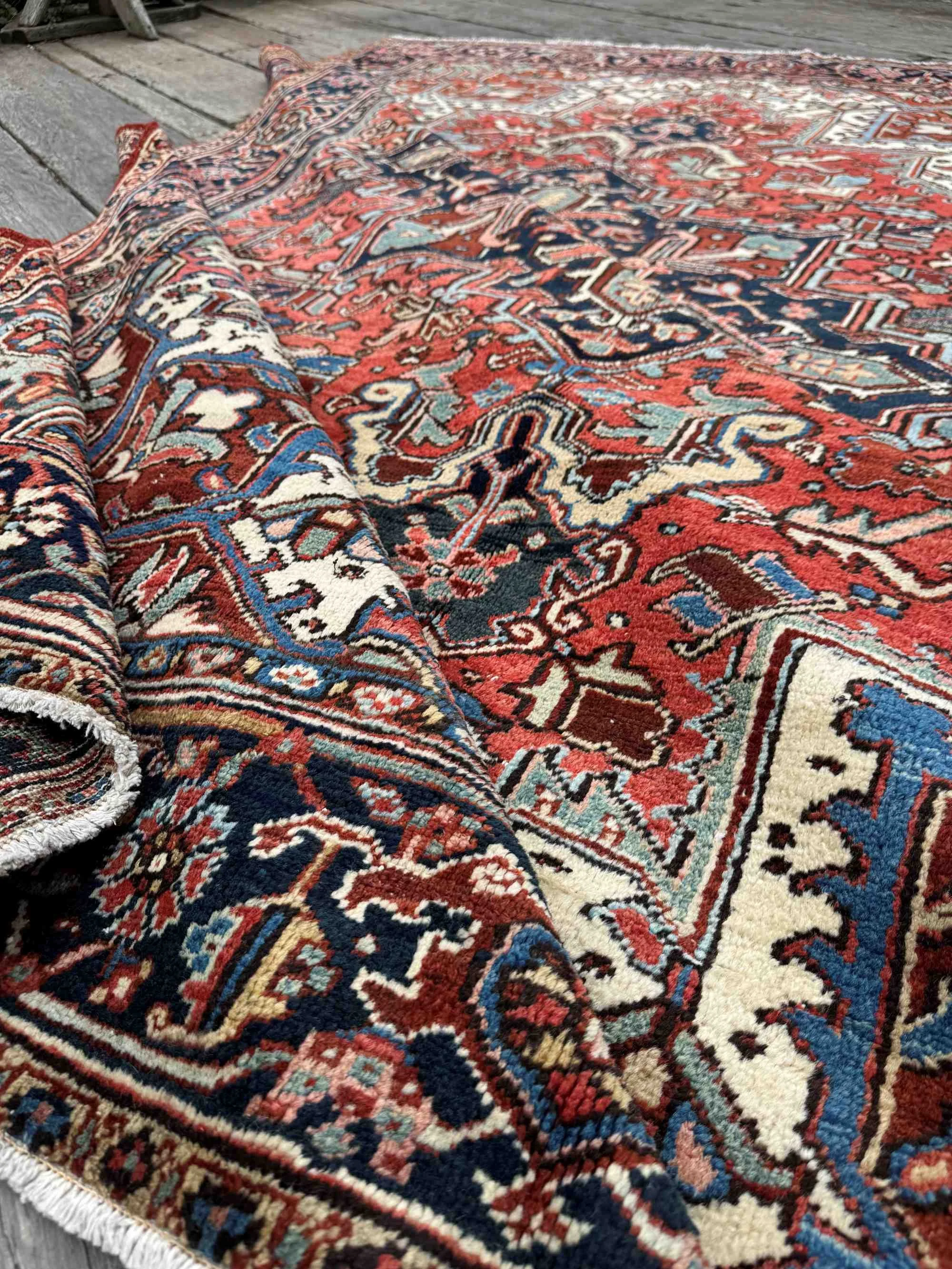 Heriz rugs