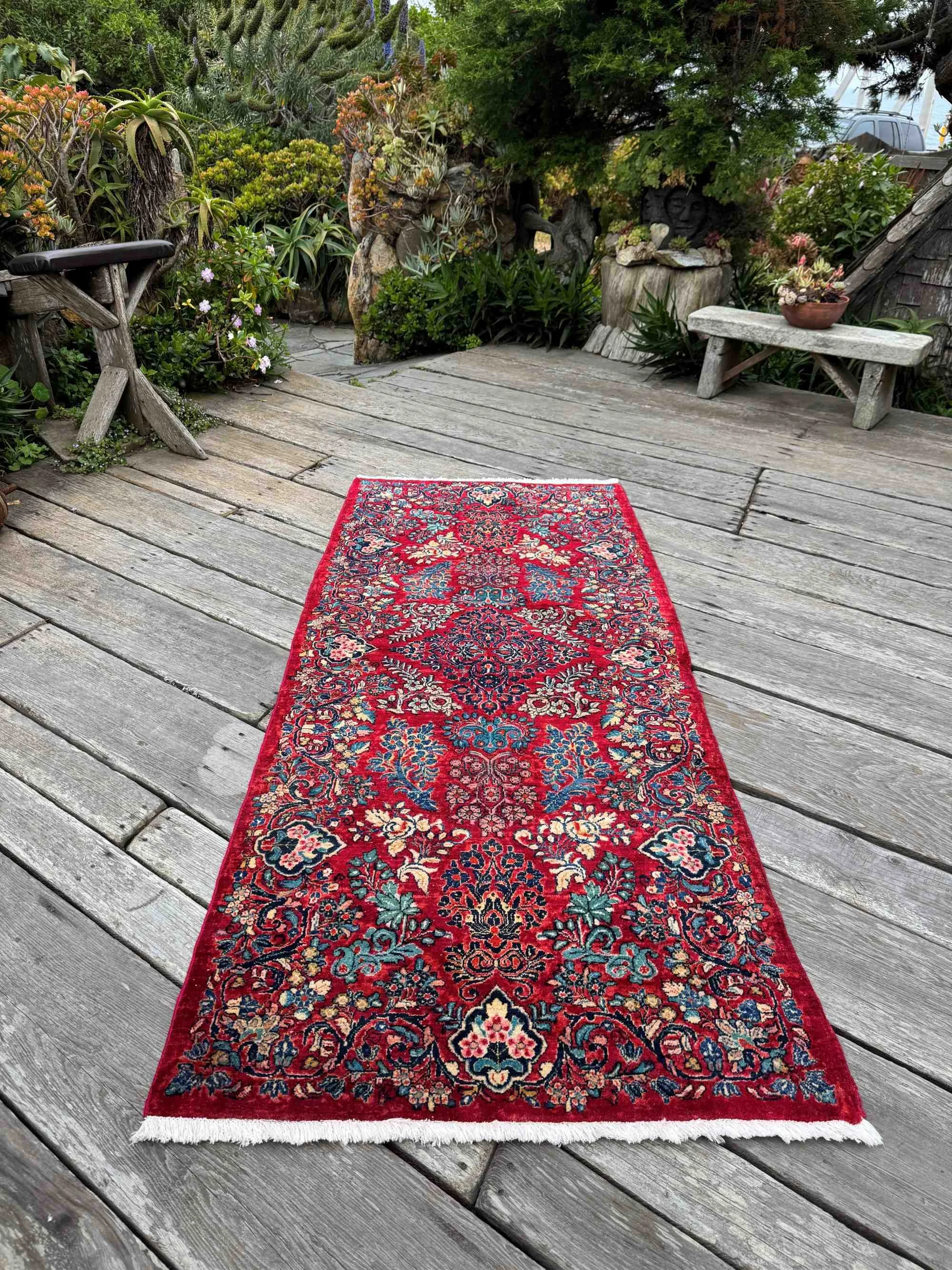 Sarouk rugs red