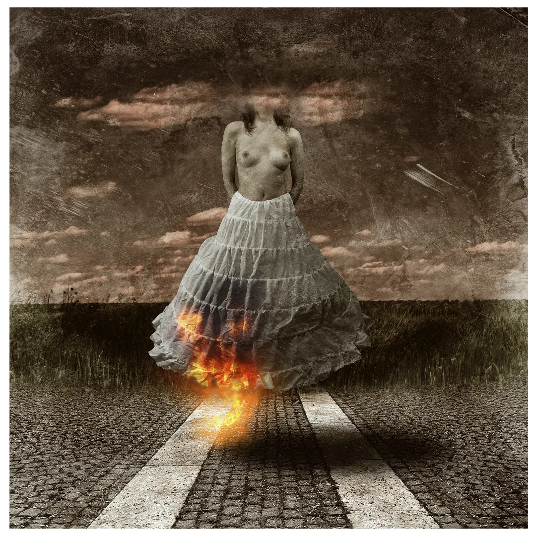 Burning woman. (2016)