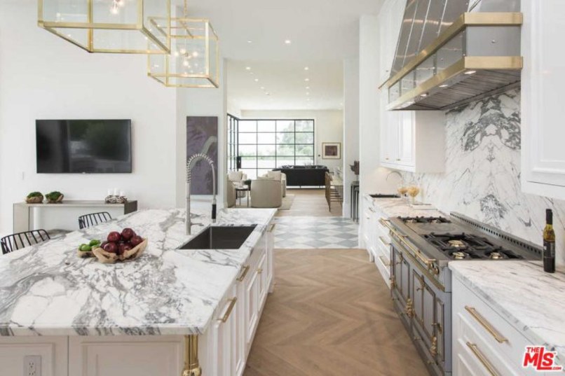 lebron-james-new-house-01.jpg