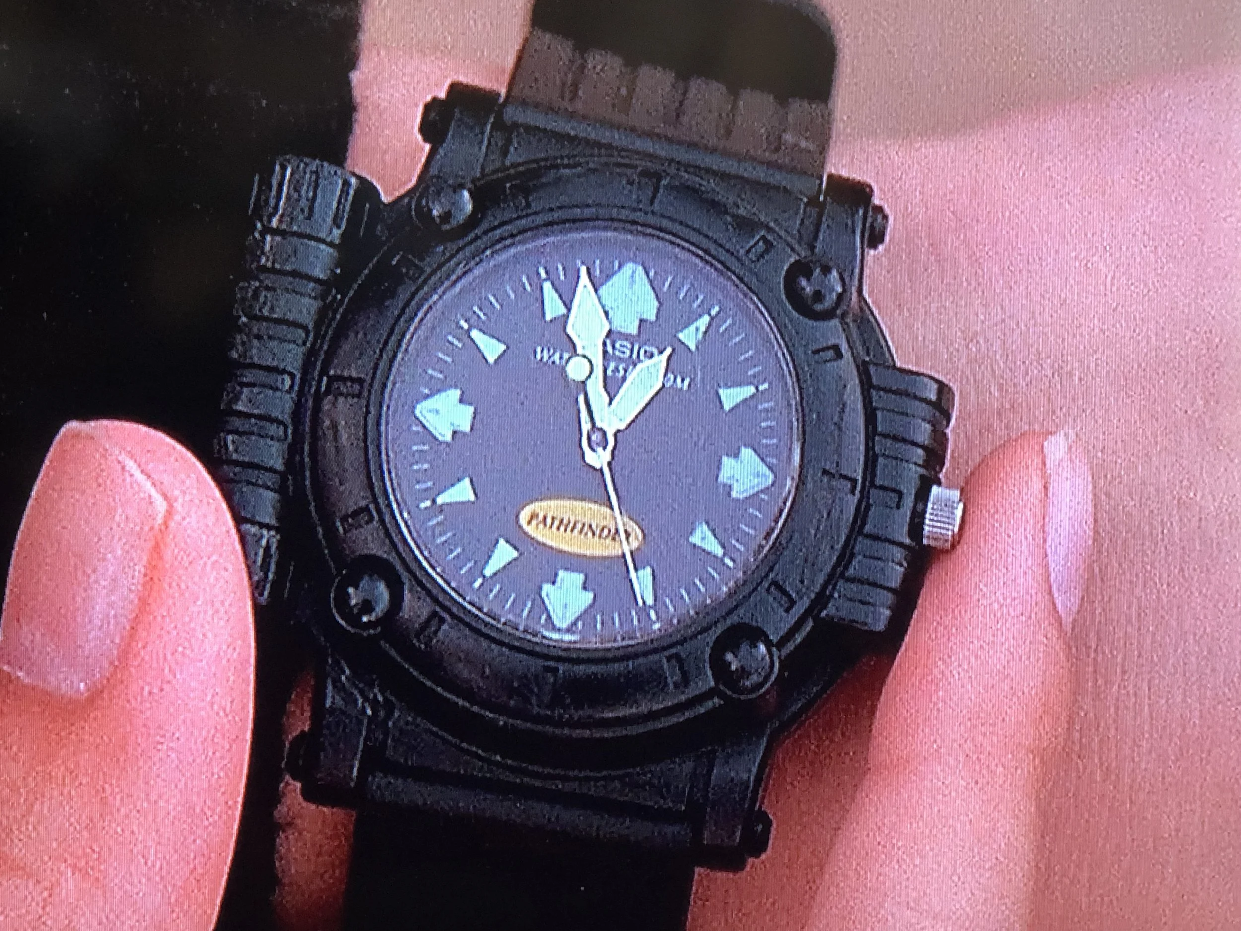 Sonya's Wrist Watch in Mortal Kombat (1995)
