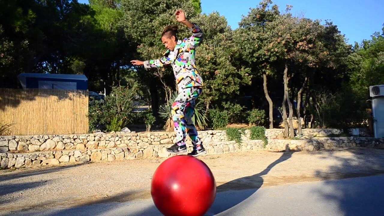 Walking Globe Act